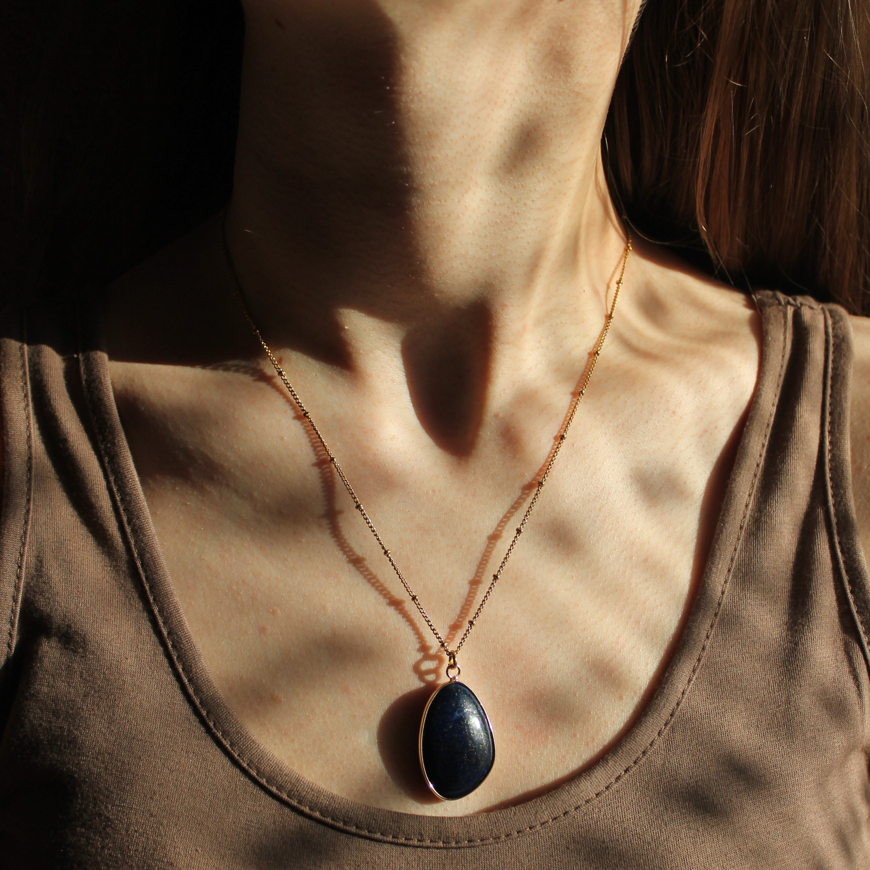 Lapislazuli groß Edelsteinanhänger Kette goldfarben