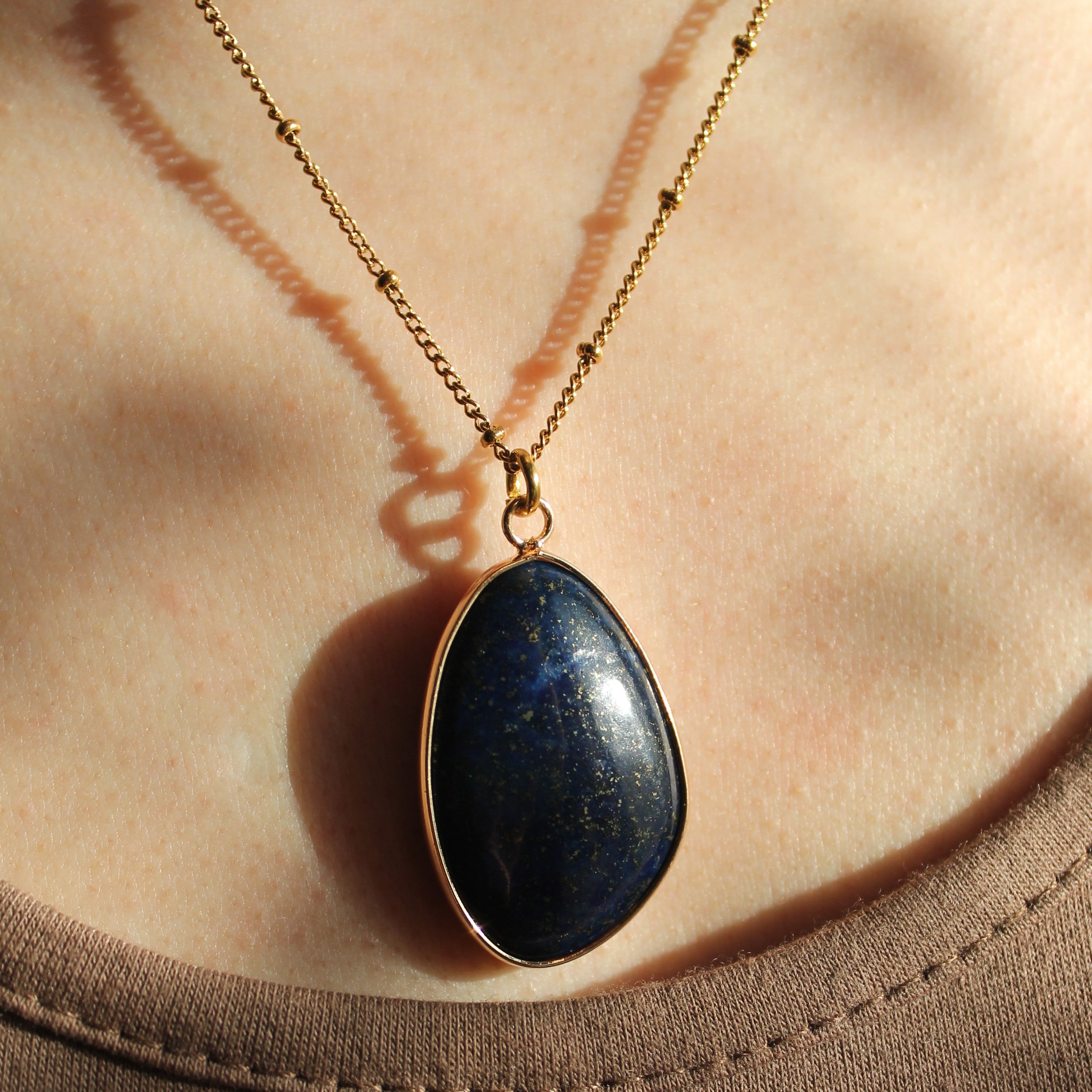 Lapislazuli groß Edelsteinanhänger Kette goldfarben