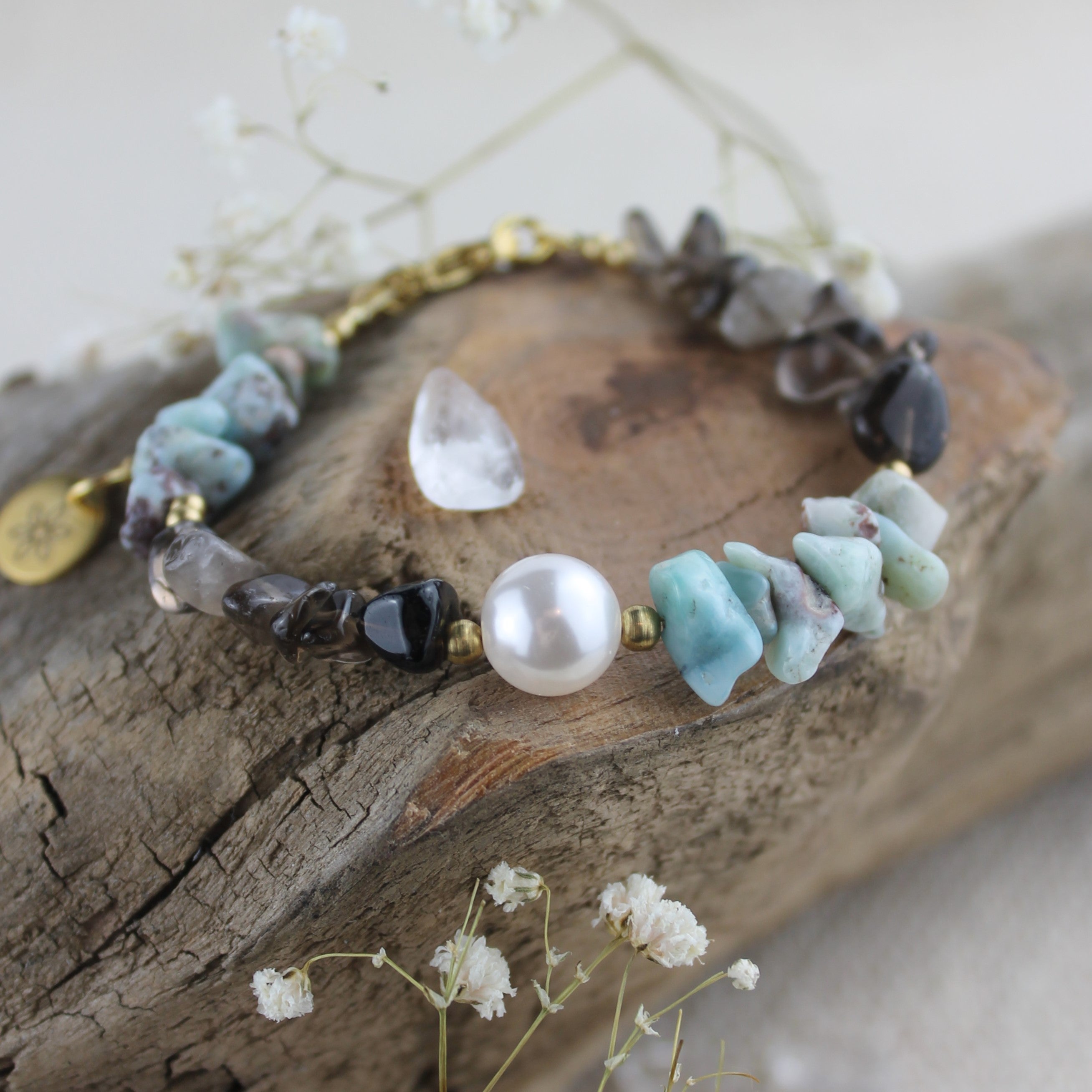 Larimar Rauchquarz mit Perle Edelsteinarmband mit Verschluss goldfarben