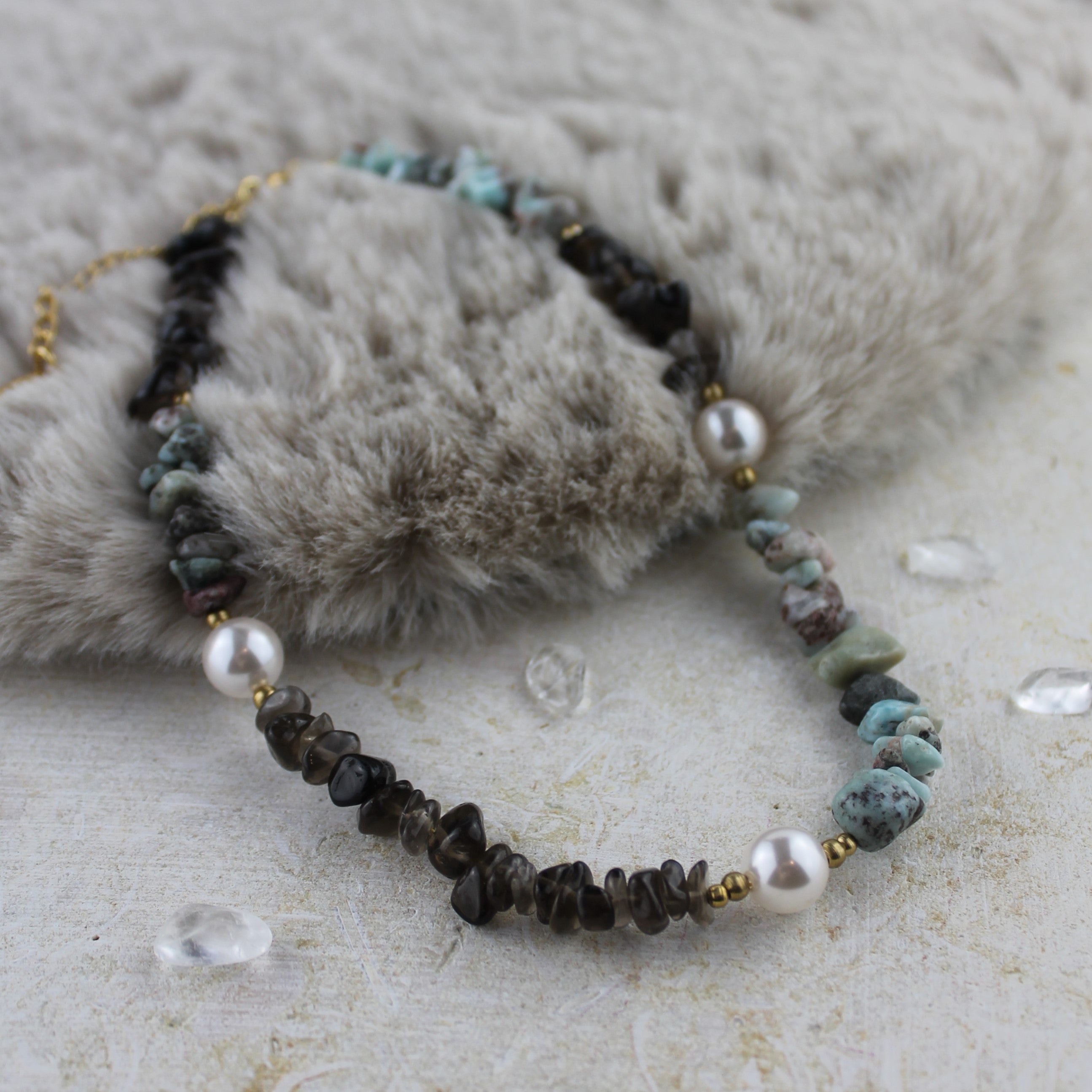 Larimar Rauchquarz mit Perlen Choker Kette goldfarben