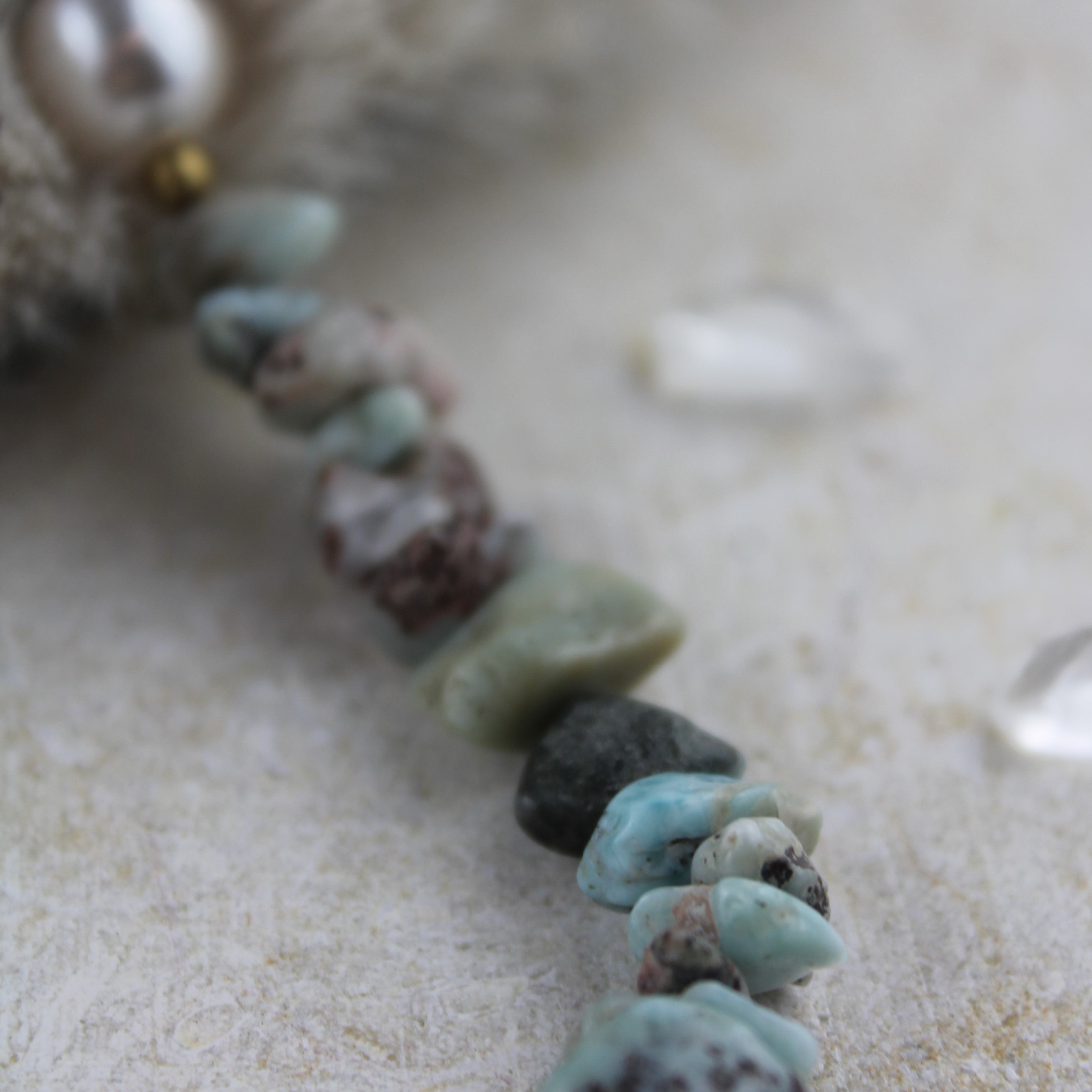 Larimar Rauchquarz mit Perlen Choker Kette goldfarben