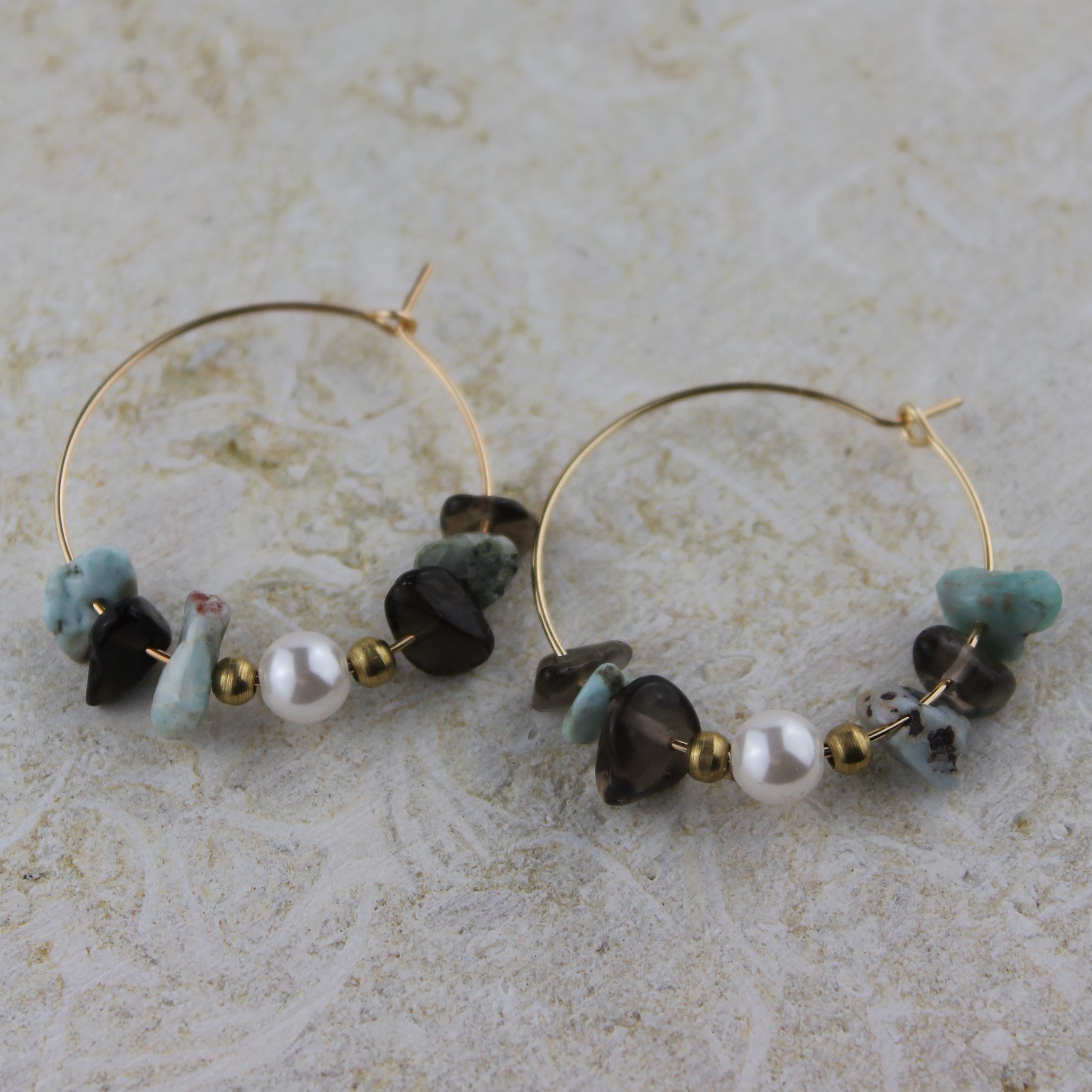 Larimar Rauchquarz mit Perlen Edelsteinohrringe goldfarben