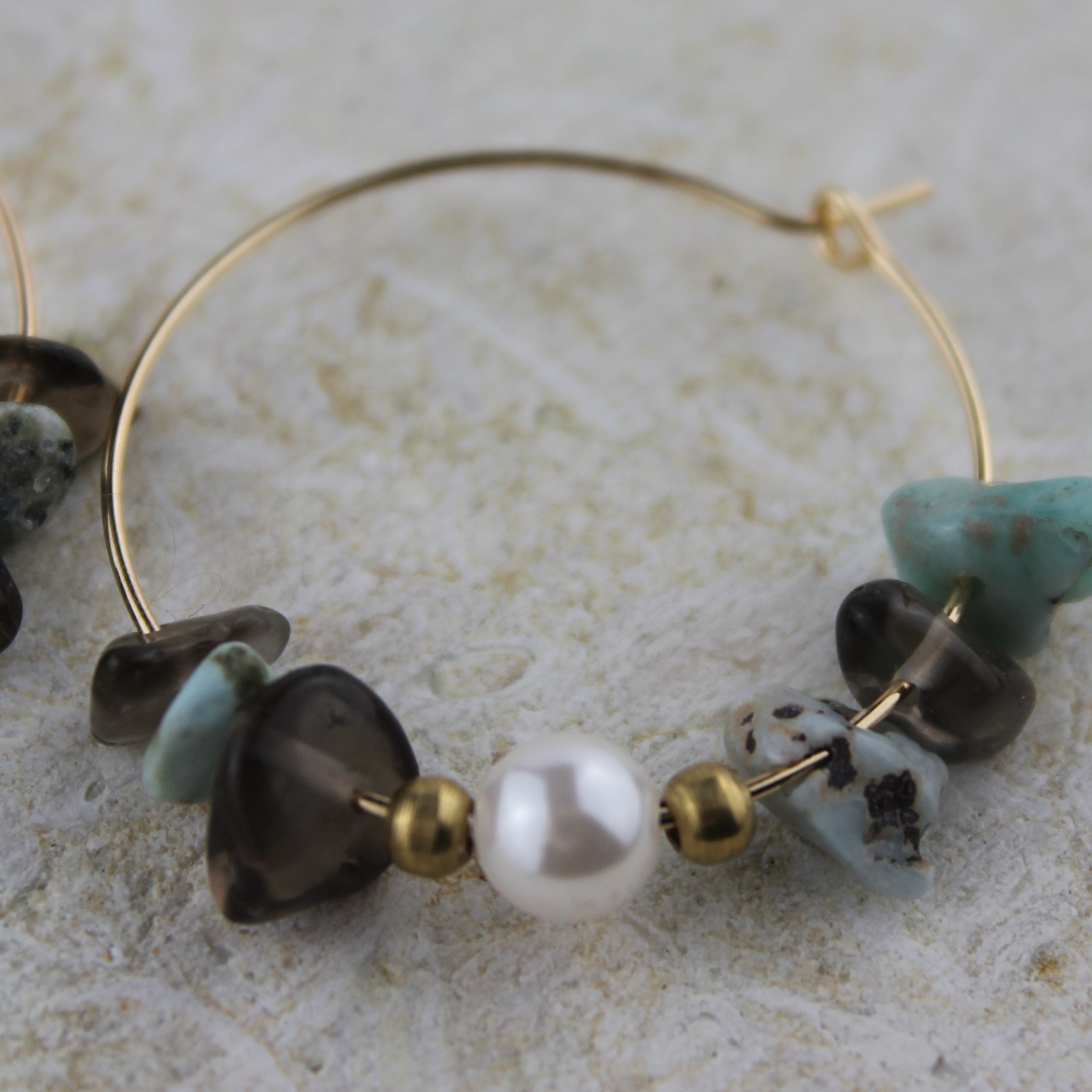 Larimar Rauchquarz mit Perlen Edelsteinohrringe goldfarben