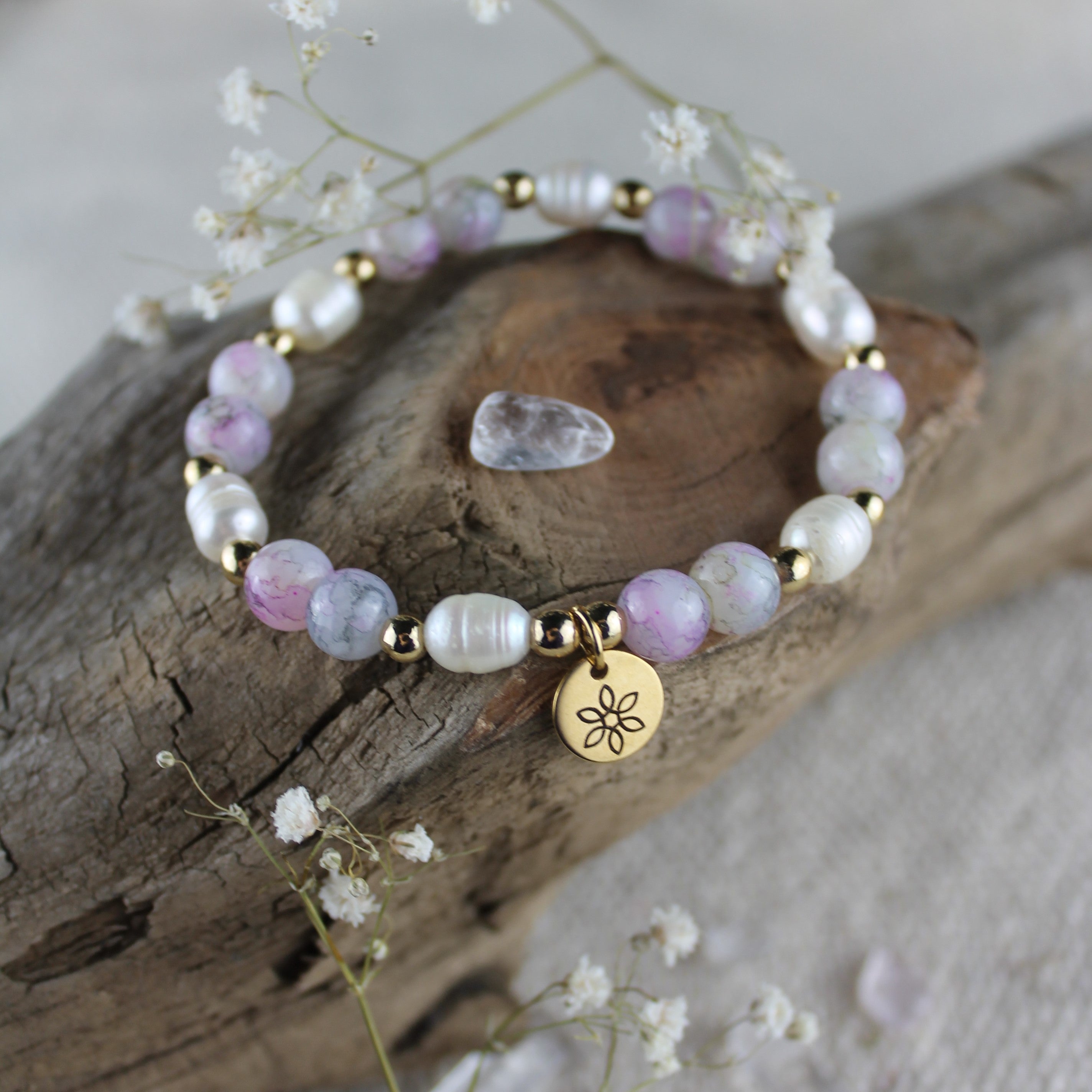 Perlenarmband lila mit Süßwasserperlen und Hämatit goldfarben