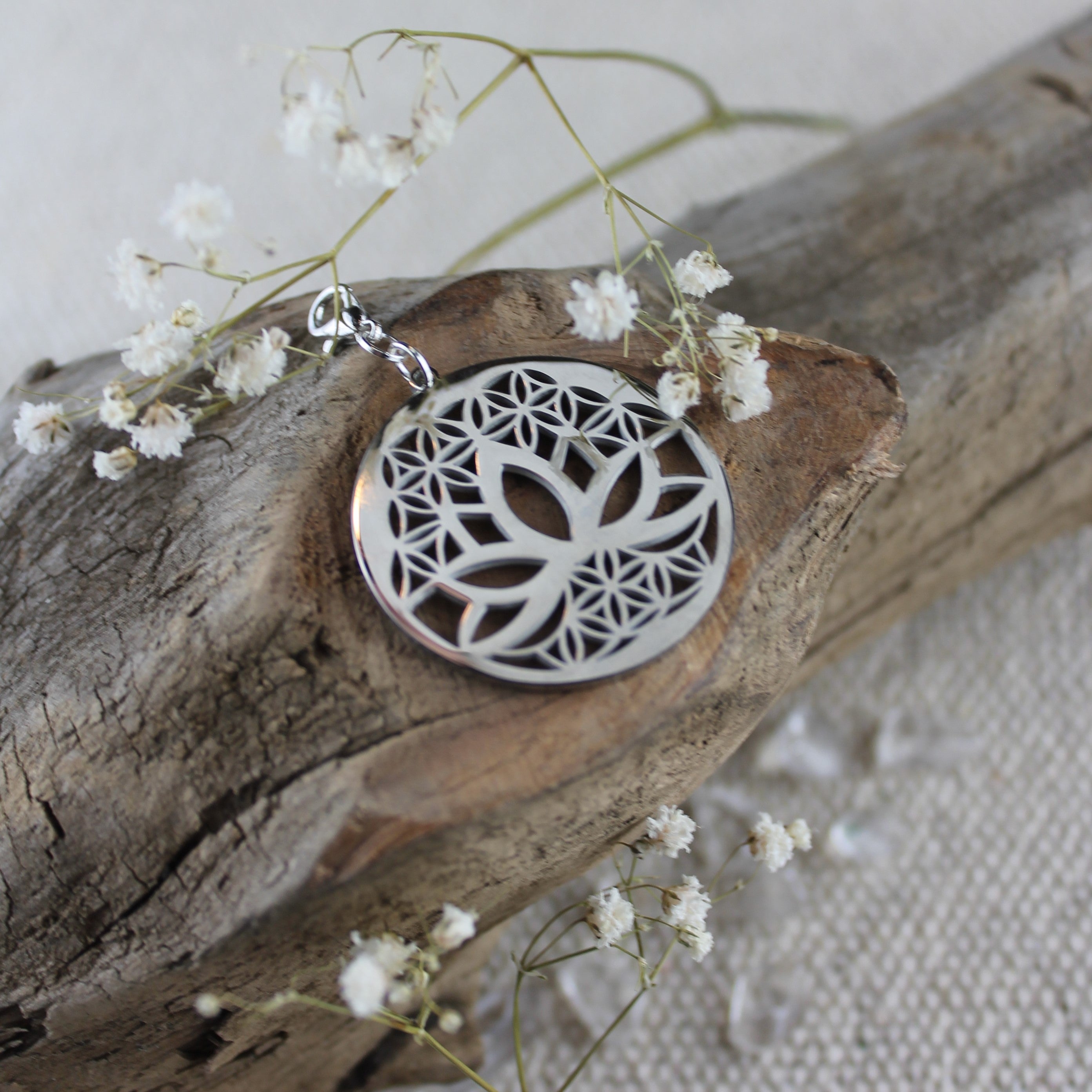 Lotusblüte Blume des Lebens Charm Anhänger gold- oder silberfarben