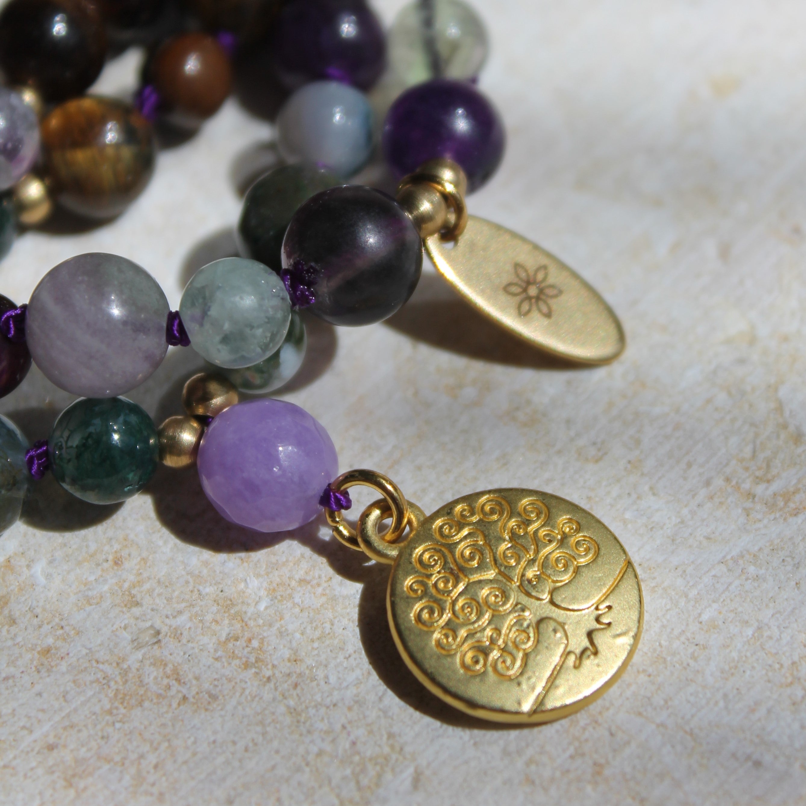 Fluorit, Amethyst, Moosachat, Tigerauge Mala goldfarben