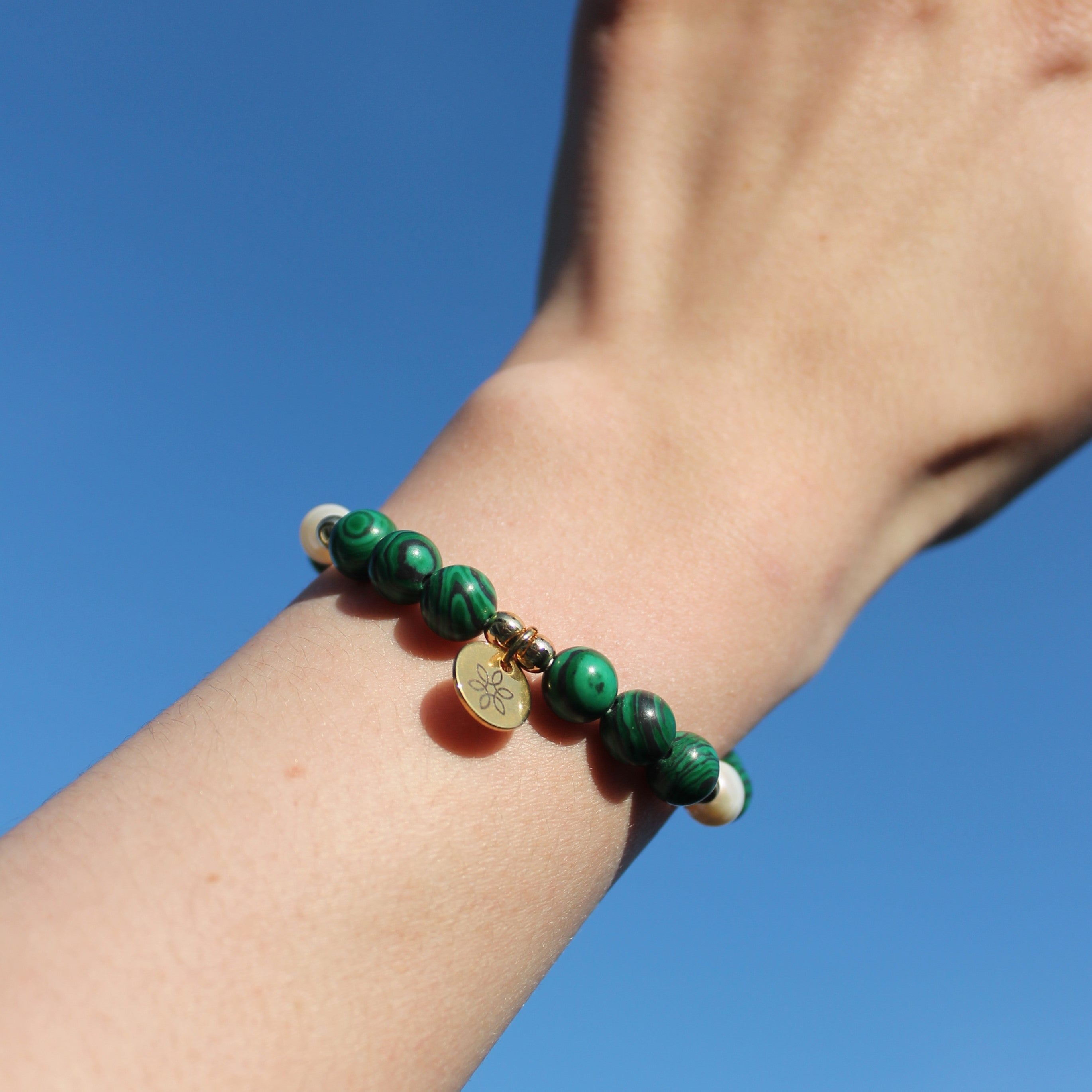 Malachit Edelsteinarmband mit Süßwasserperlen goldfarben