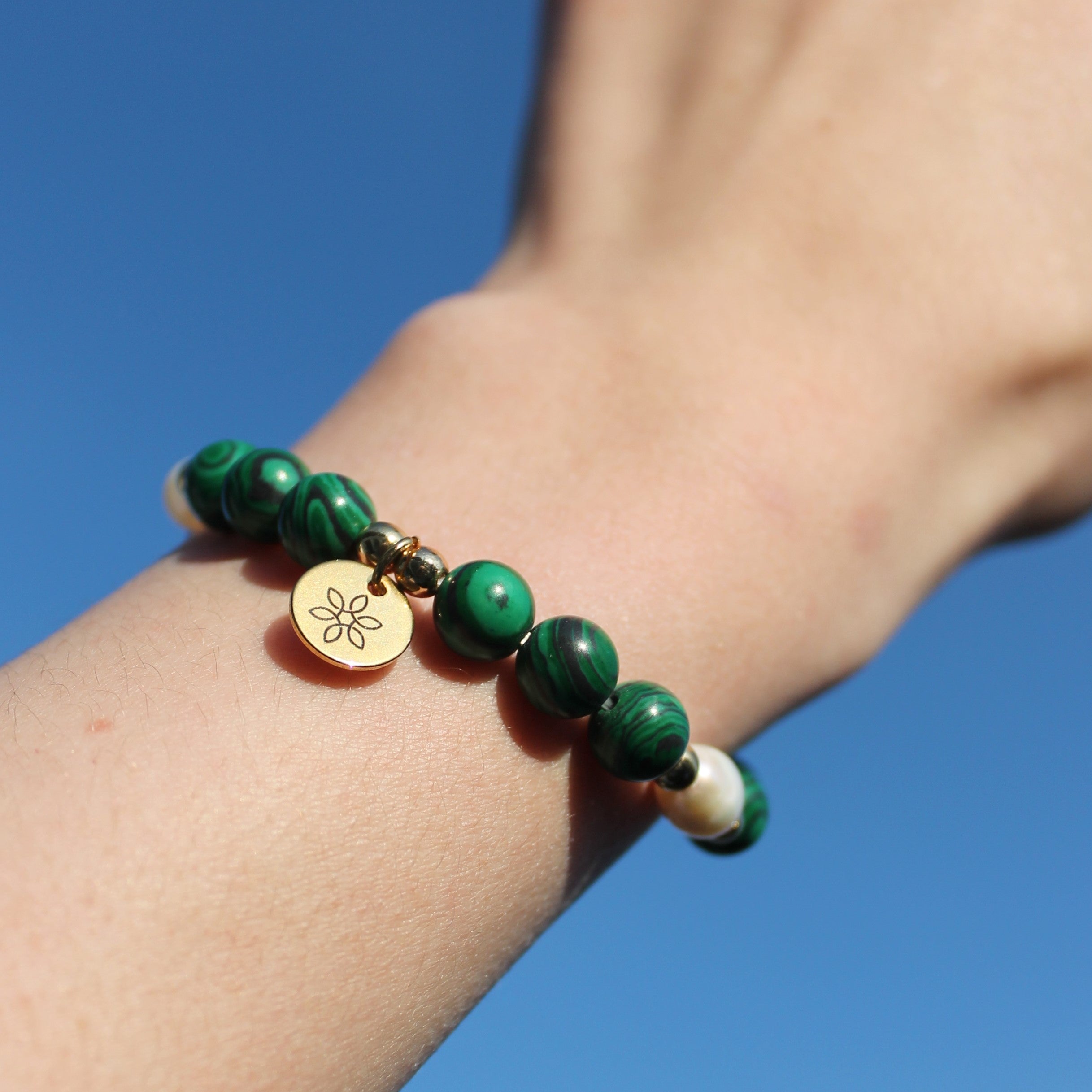 Malachit Edelsteinarmband mit Süßwasserperlen goldfarben