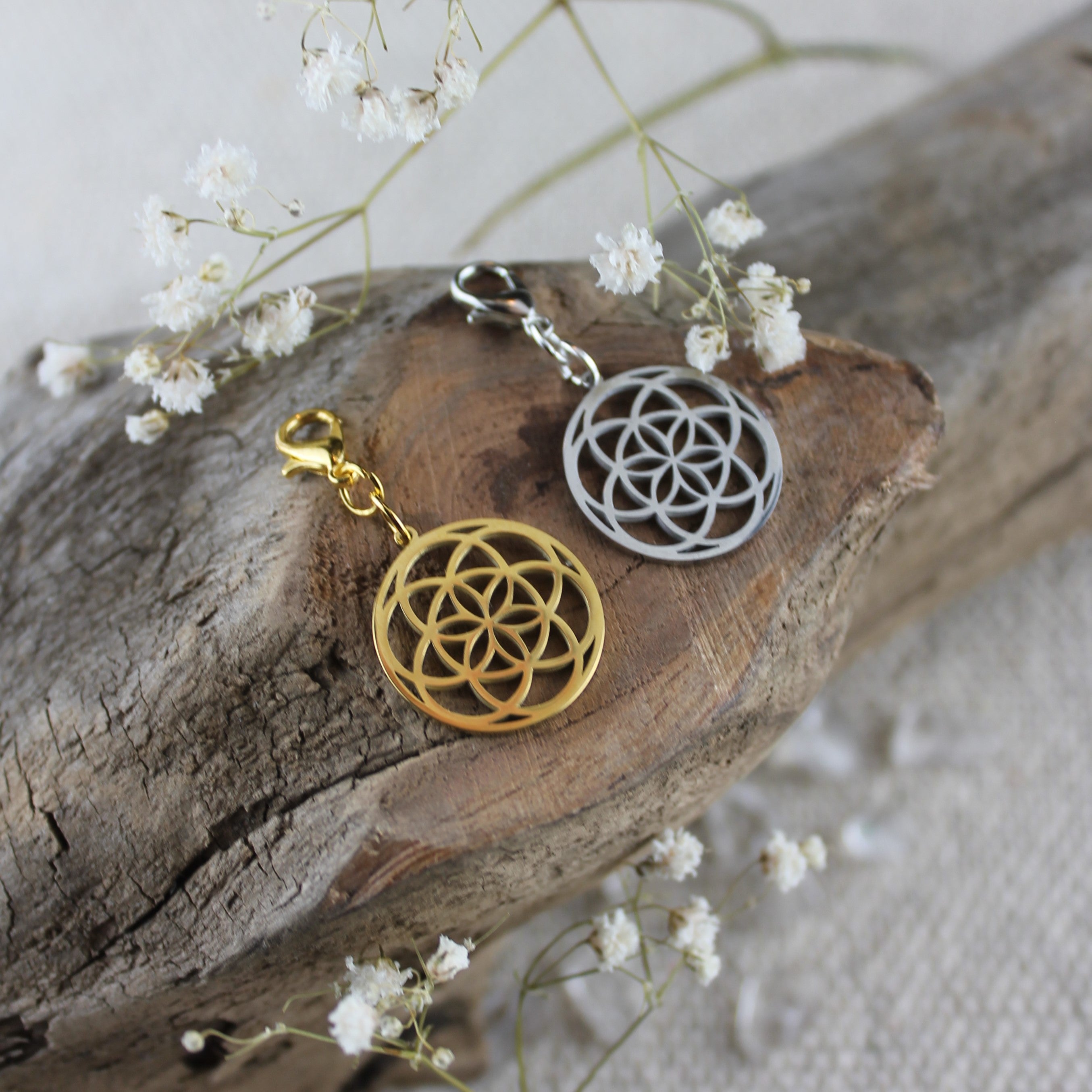 Mandala Charm Anhänger gold- oder silberfarben
