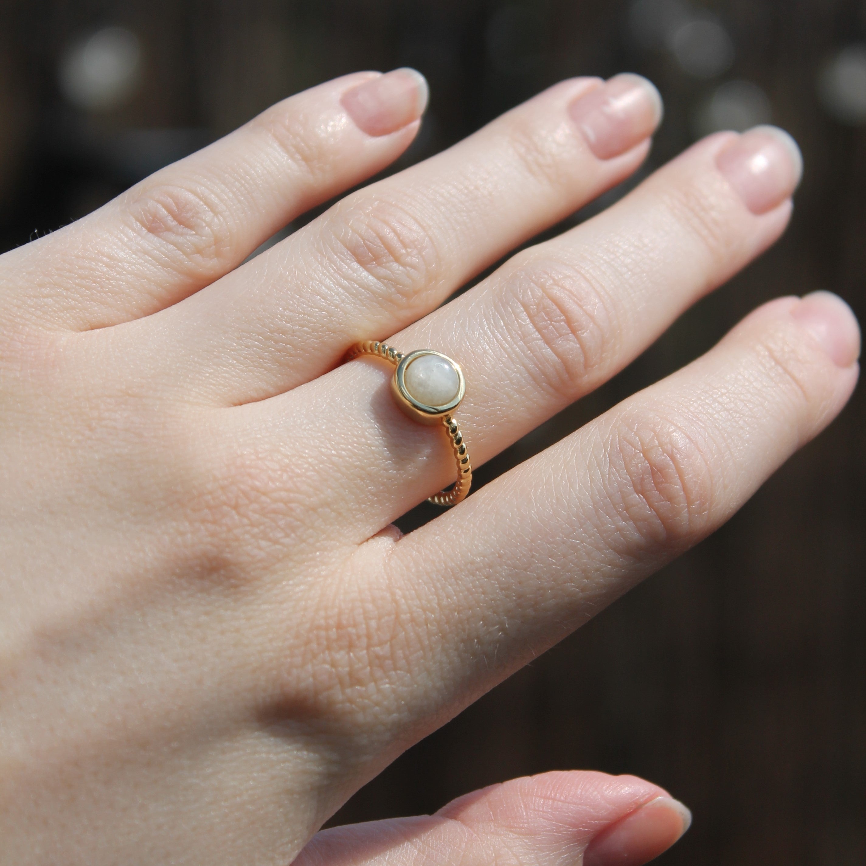 Mondstein Edelsteinring YUNA größenverstellbar goldfarben