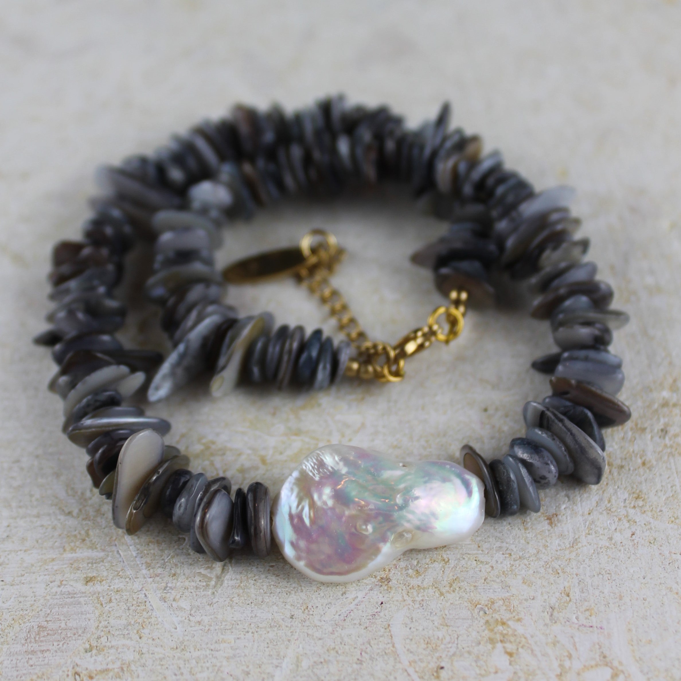 Muschel Splitter Choker Kette mit Barockperle goldfarben