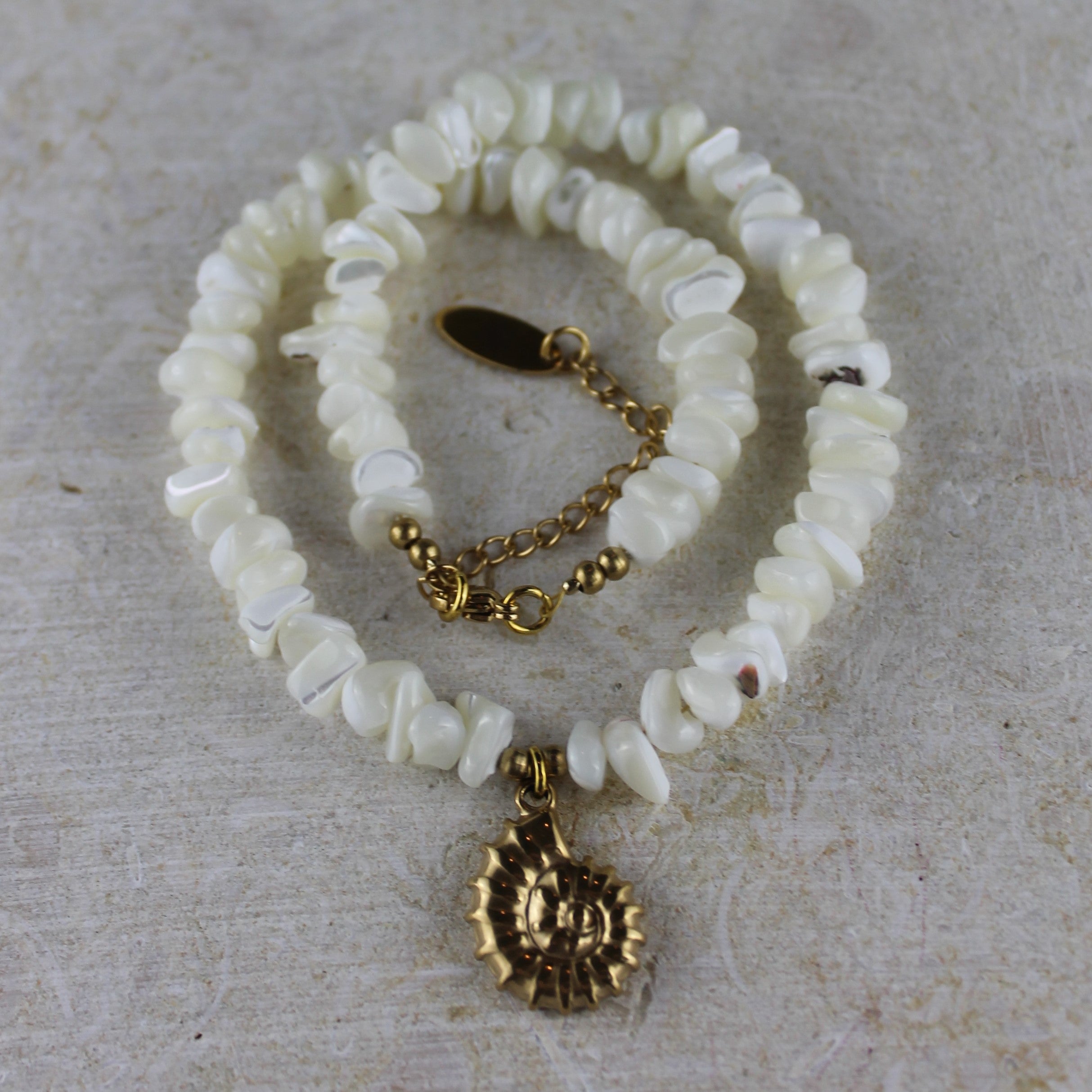 Muschel Splitter Choker Kette mit Anhänger goldfarben