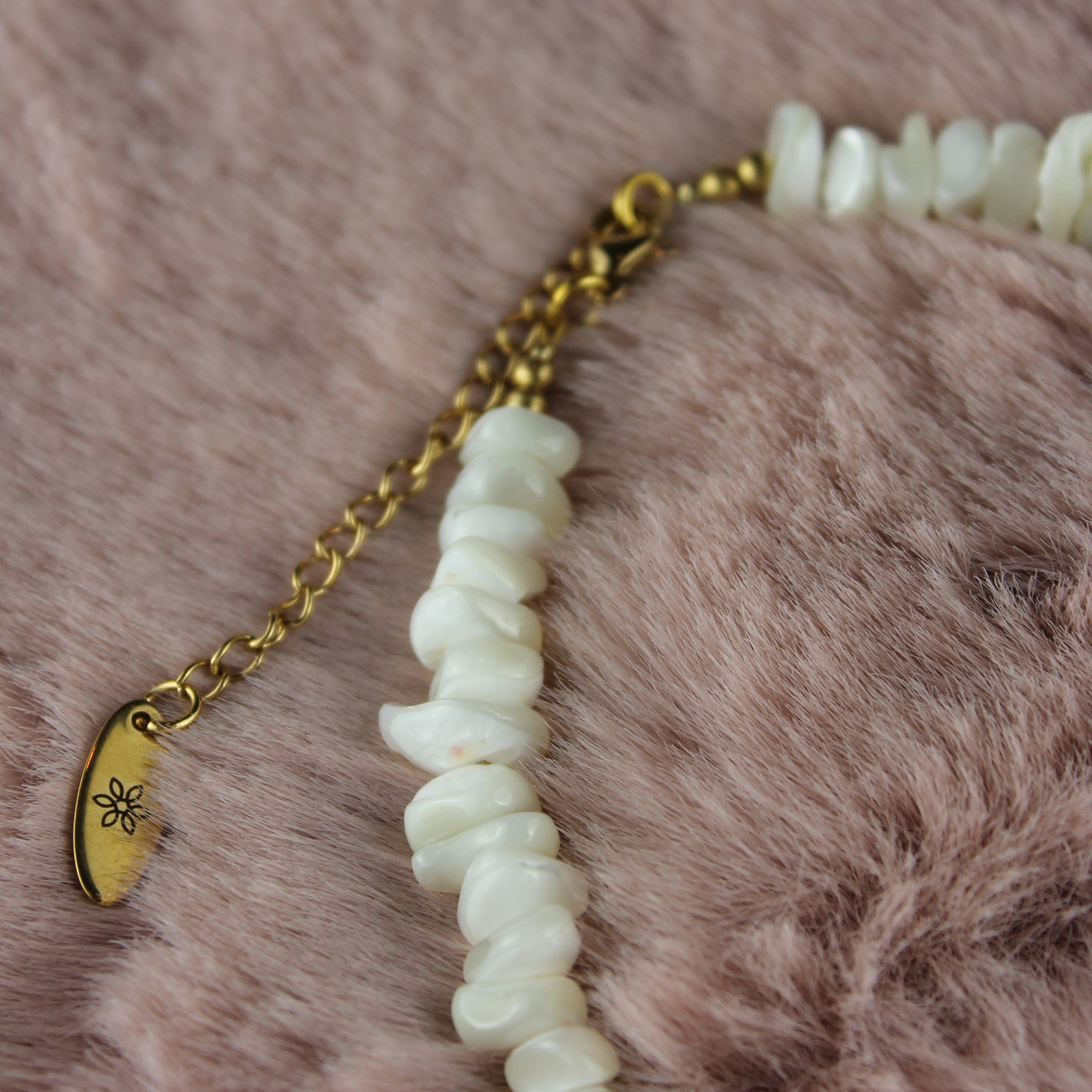 Muschel Splitter Choker Kette mit Anhänger goldfarben