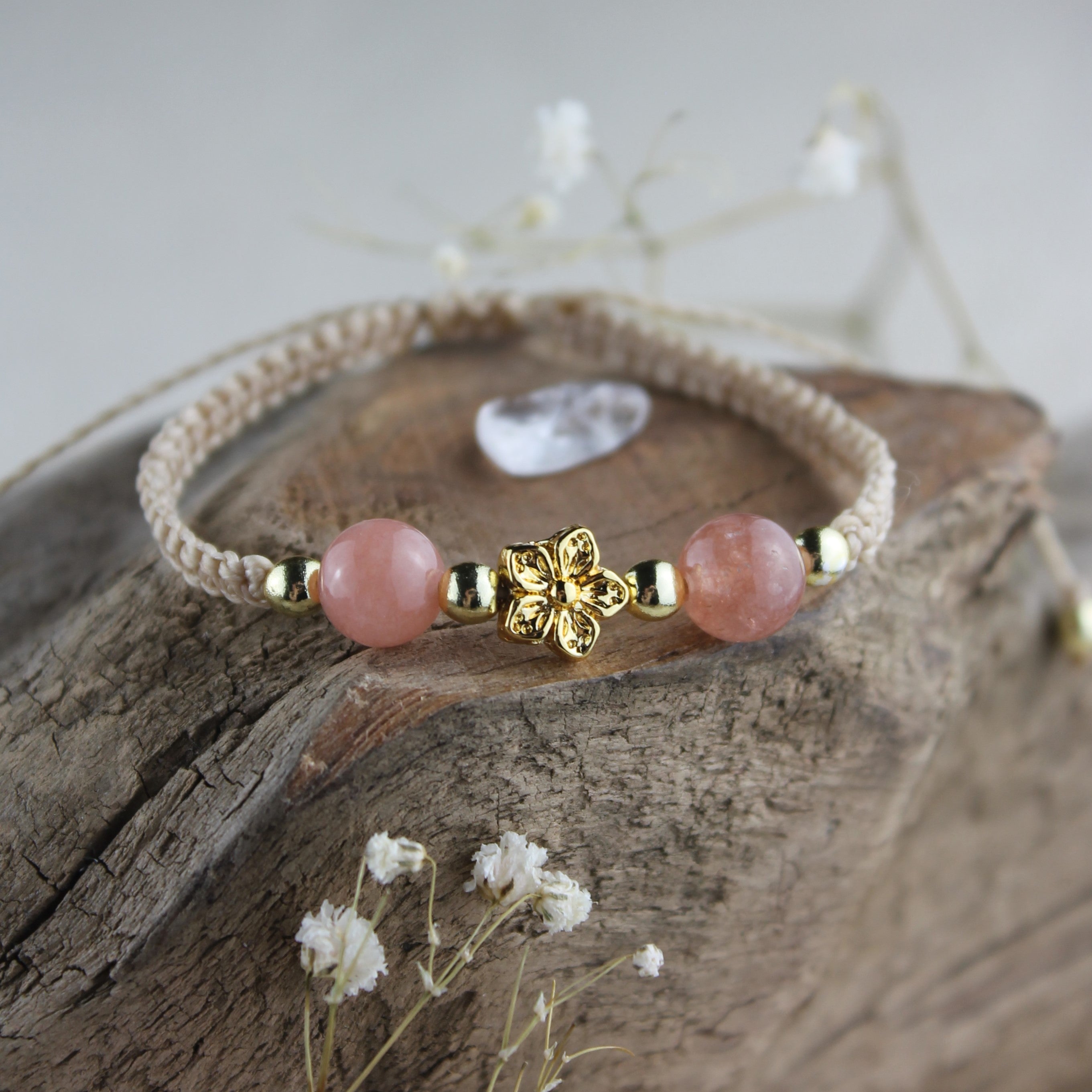Personalisiertes Armband Makramee Blume goldfarben