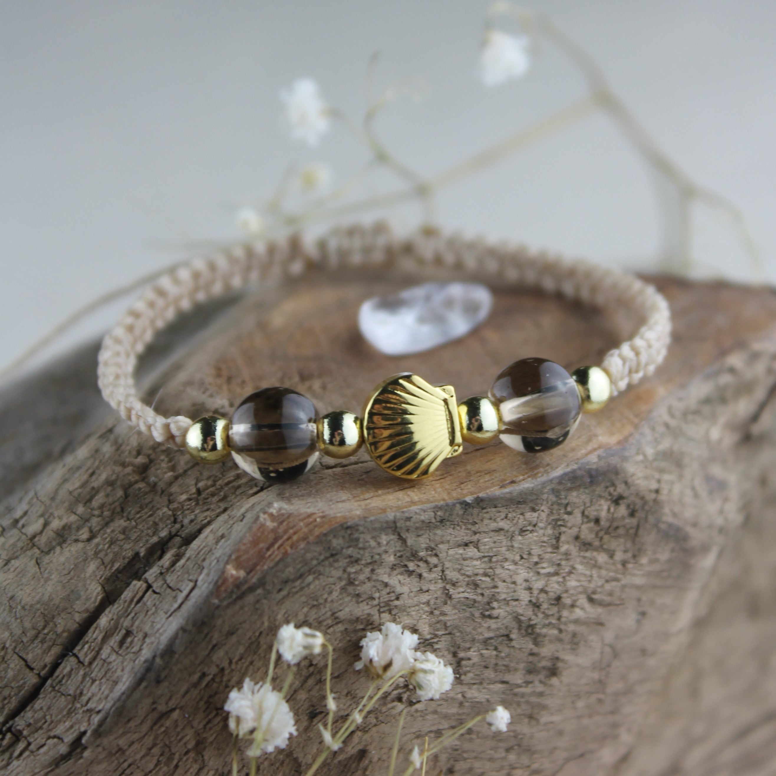 Personalisiertes Armband Makramee Muschel goldfarben