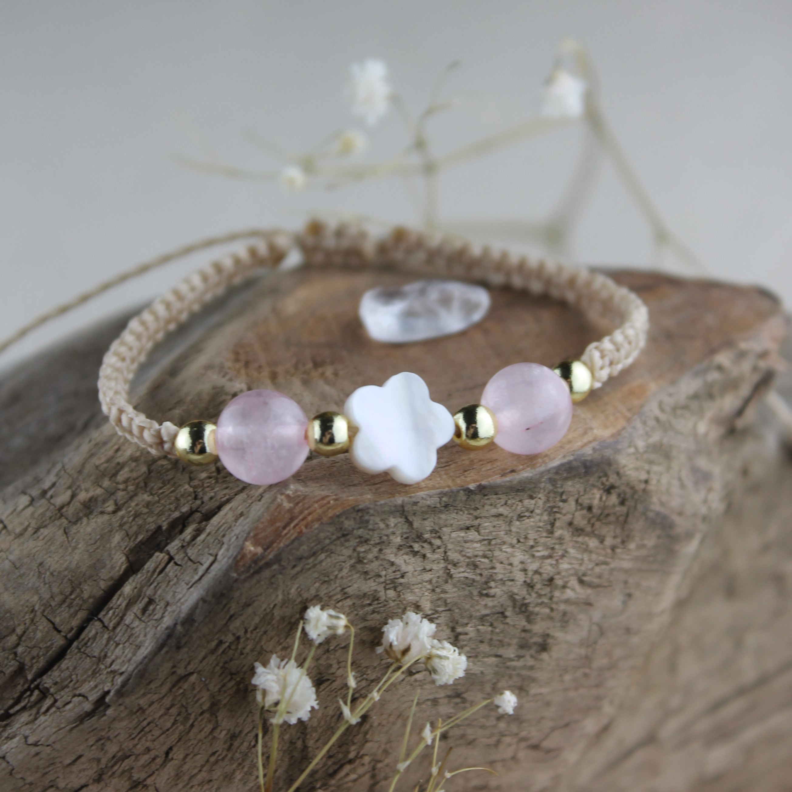 Personalisiertes Armband Makramee Perlmutt Clover goldfarben