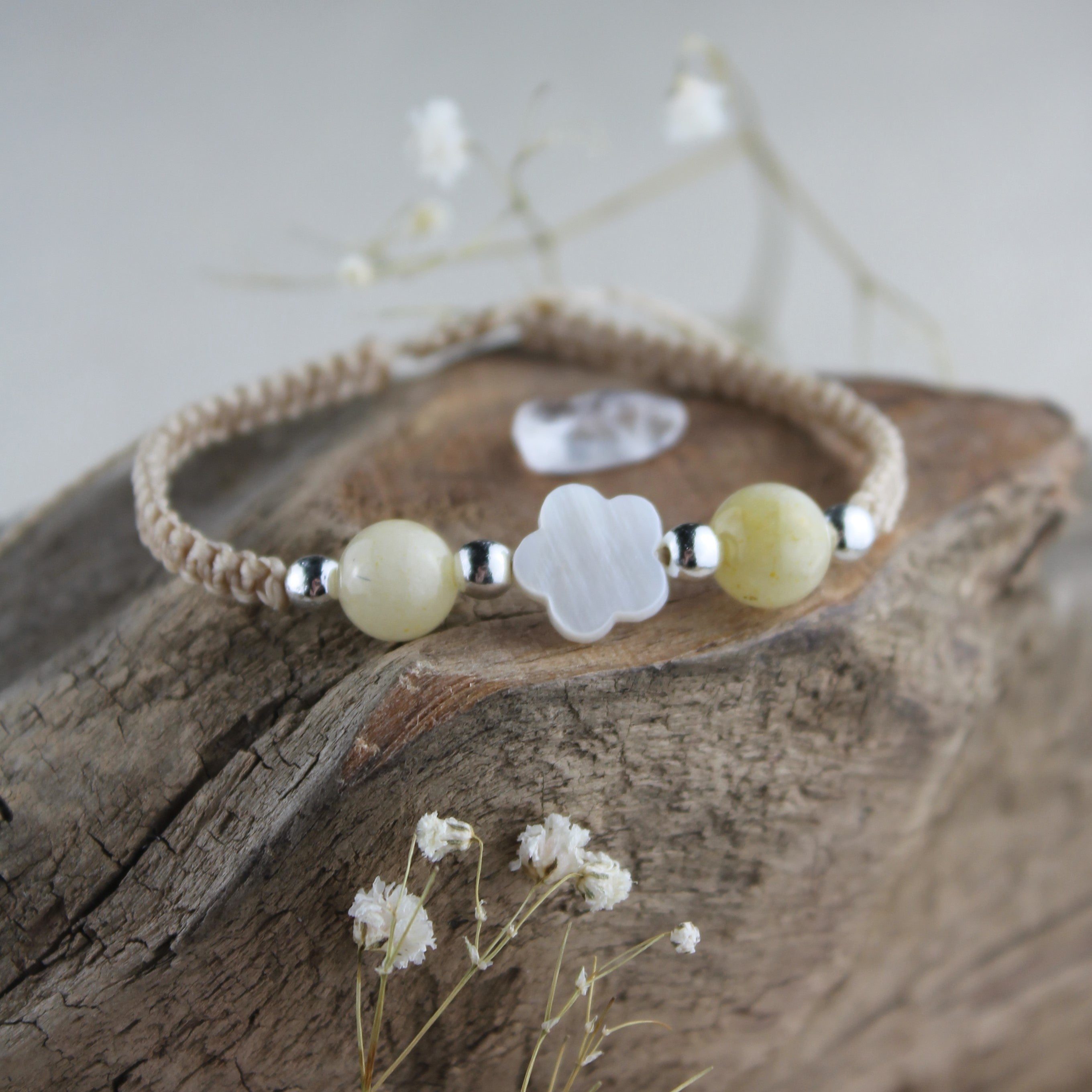 Personalisiertes Armband Makramee Perlmutt Clover silberfarben