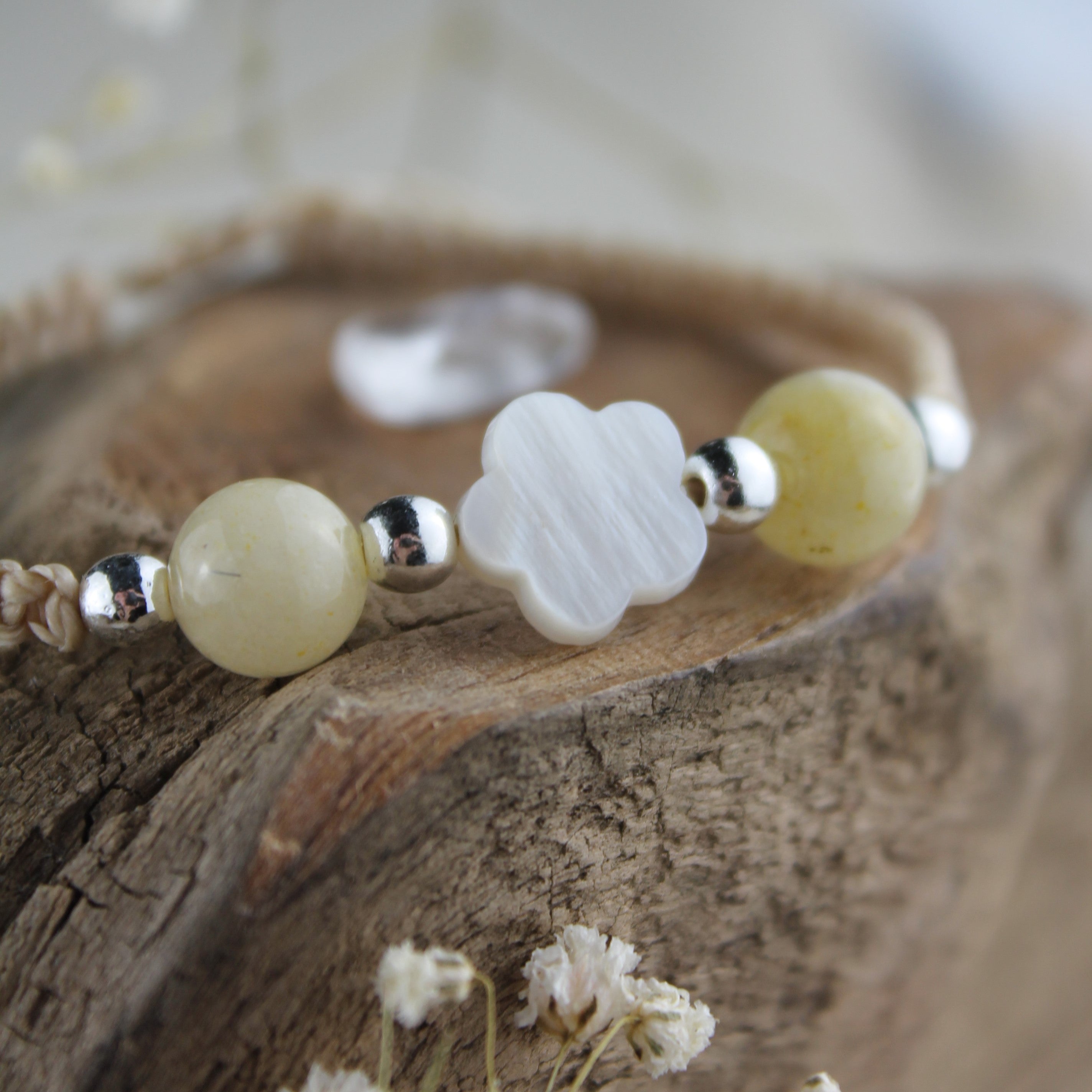 Personalisiertes Armband Makramee Perlmutt Clover silberfarben