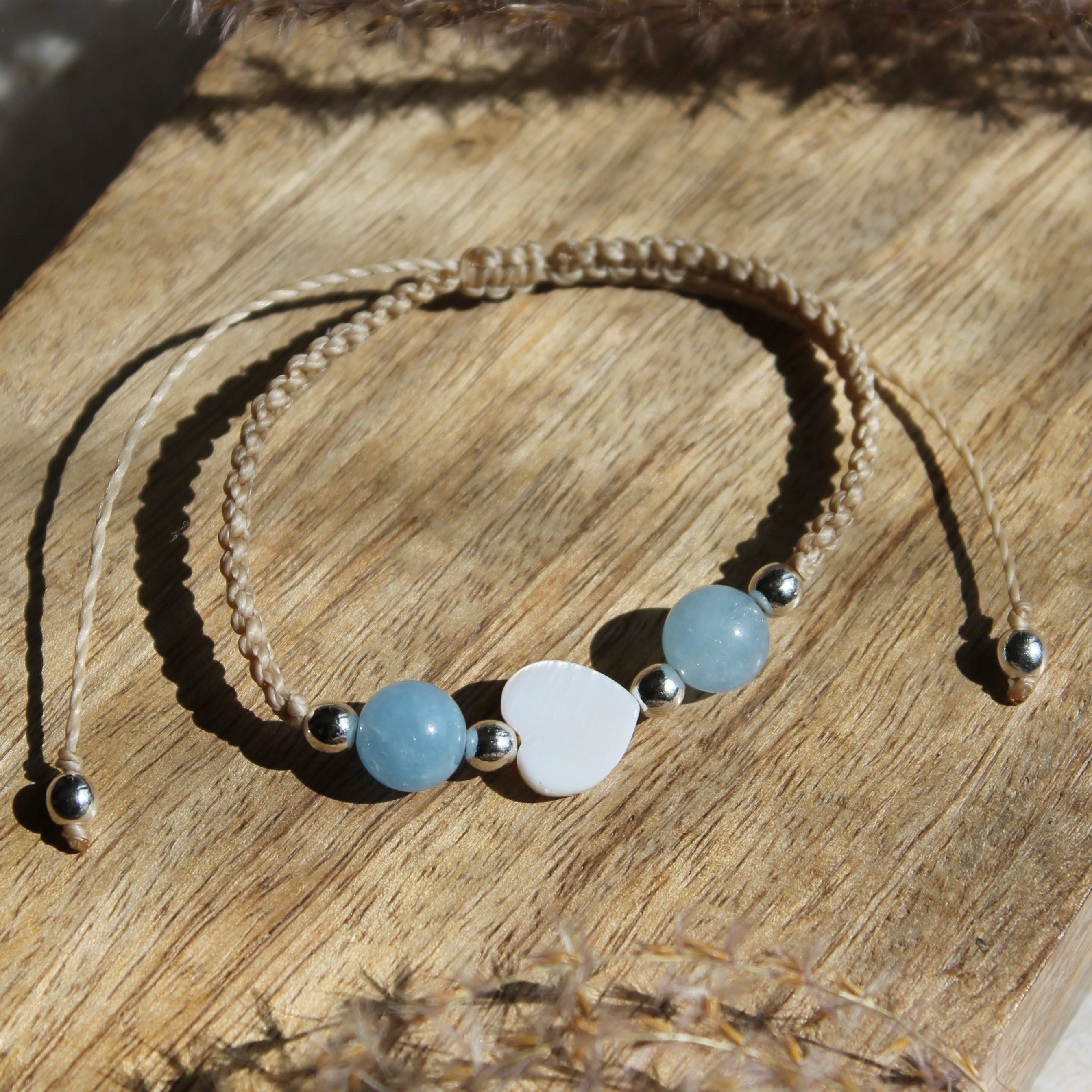 Personalisiertes Armband Makramee Perlmutt Herz silberfarben