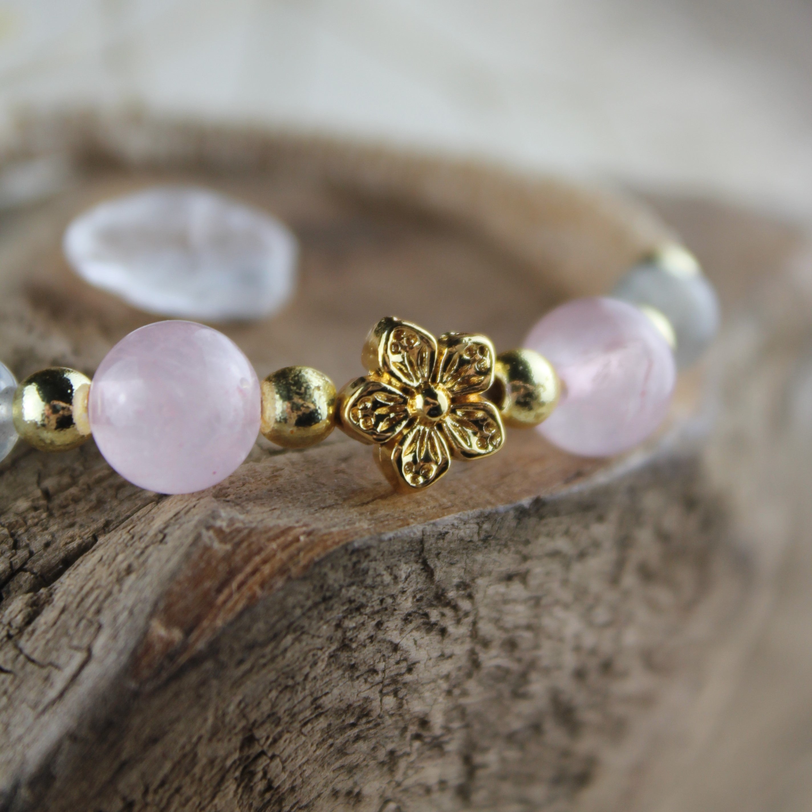 Personalisiertes Armband Makramee Rosenquarz Labradorit goldfarben