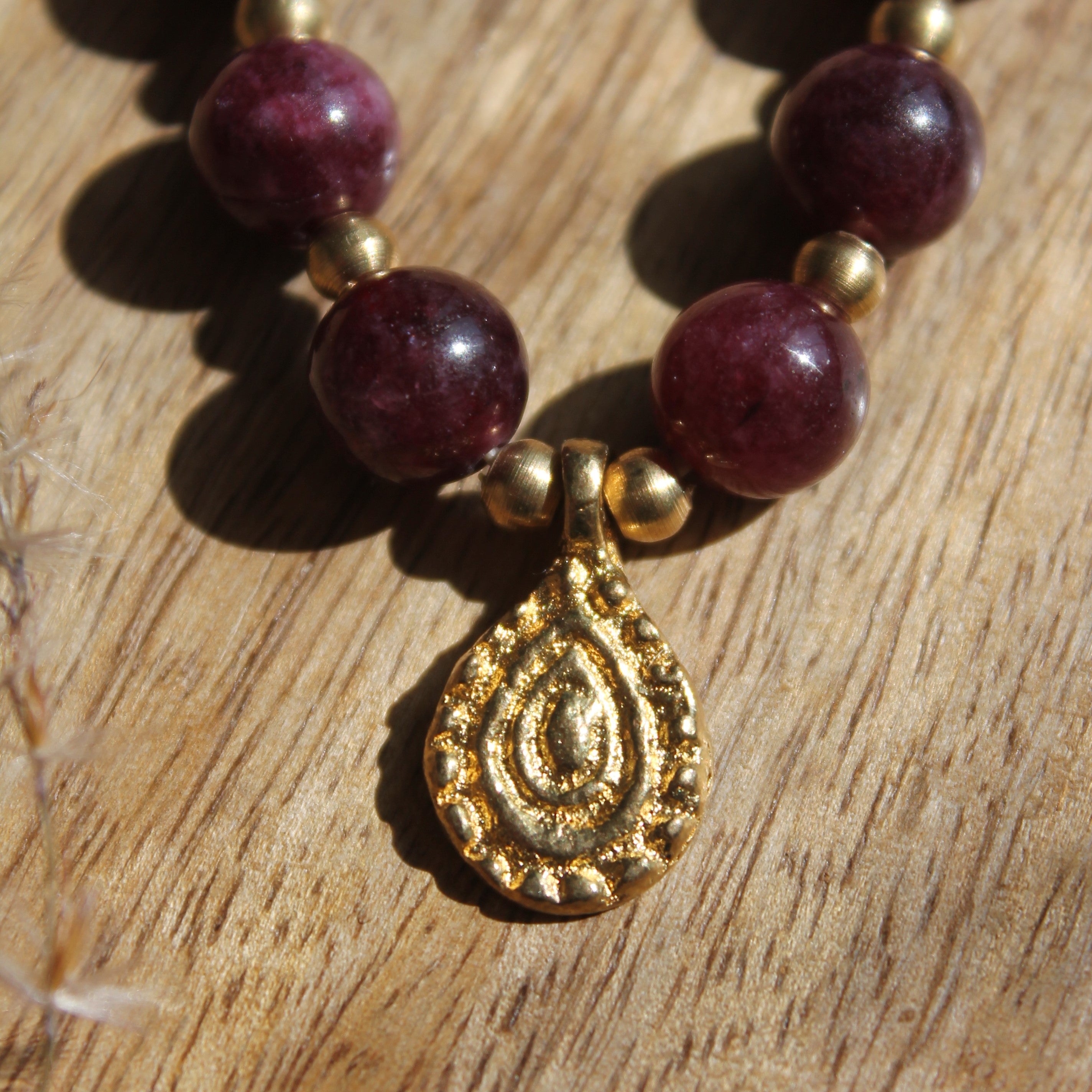 Personalisierte Kette zum Muttertag Tropfen goldfarben