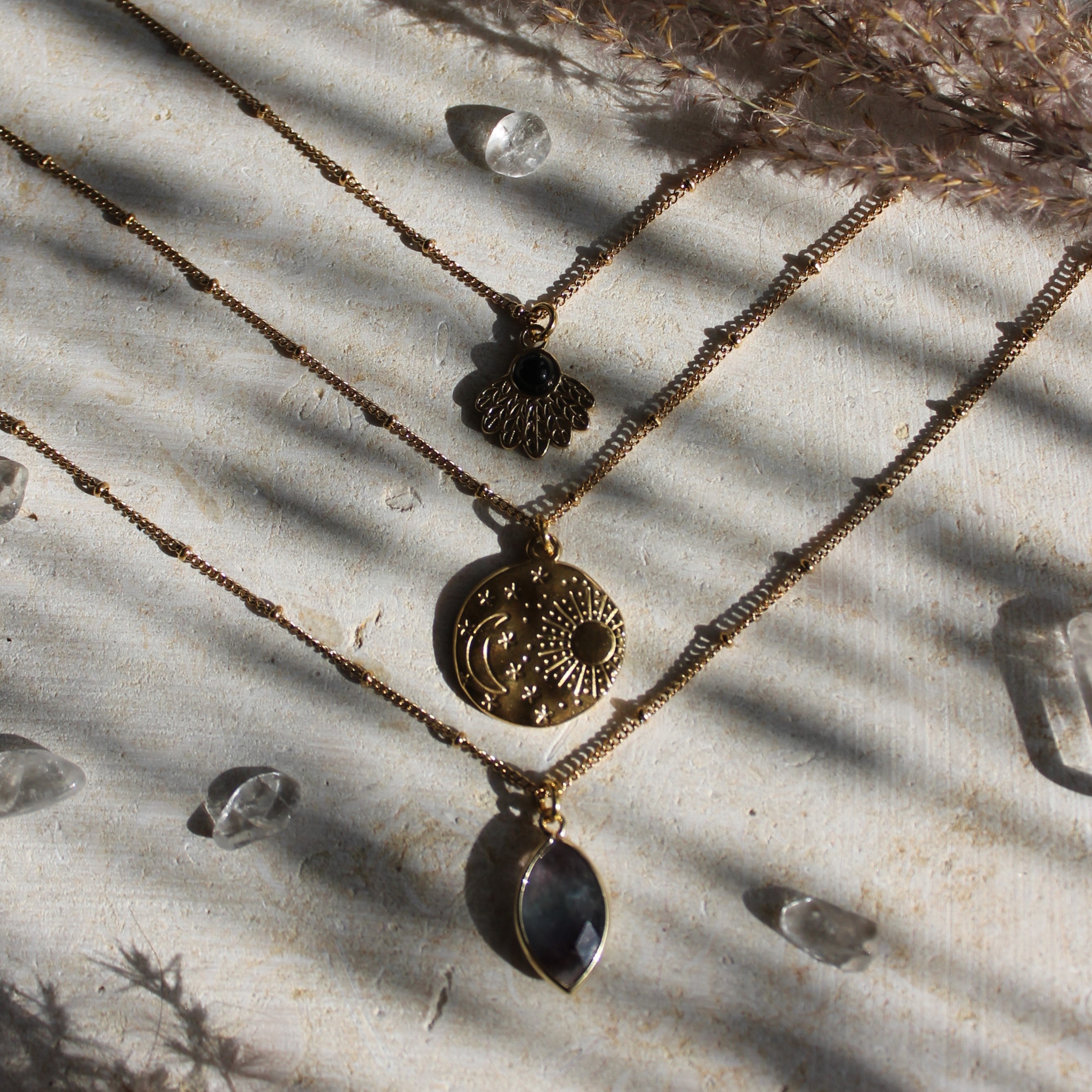 Fluorit FLEUR Edelsteinanhänger Kette goldfarben