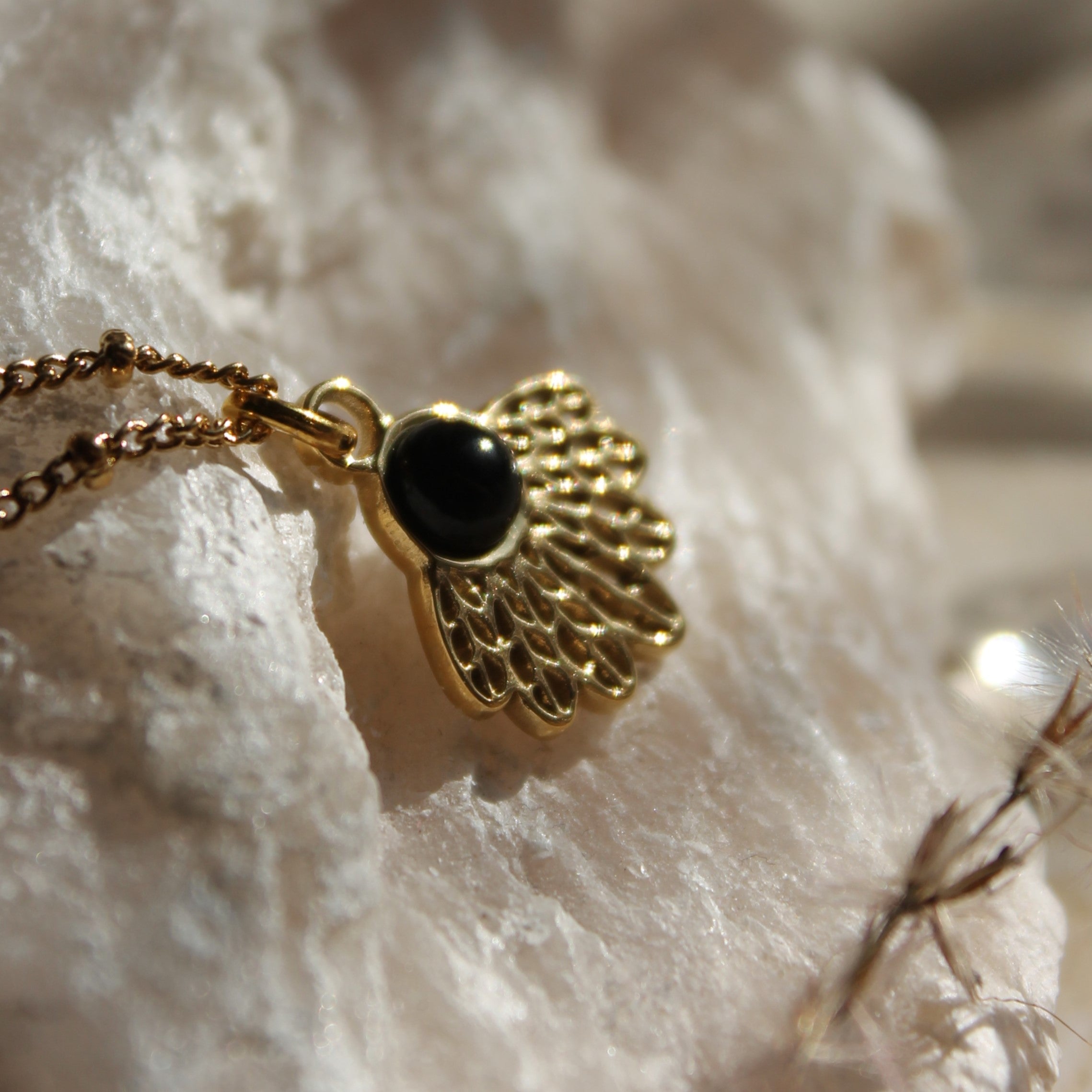 Onyx Pfauenfeder Edelsteinanhänger Kette goldfarben