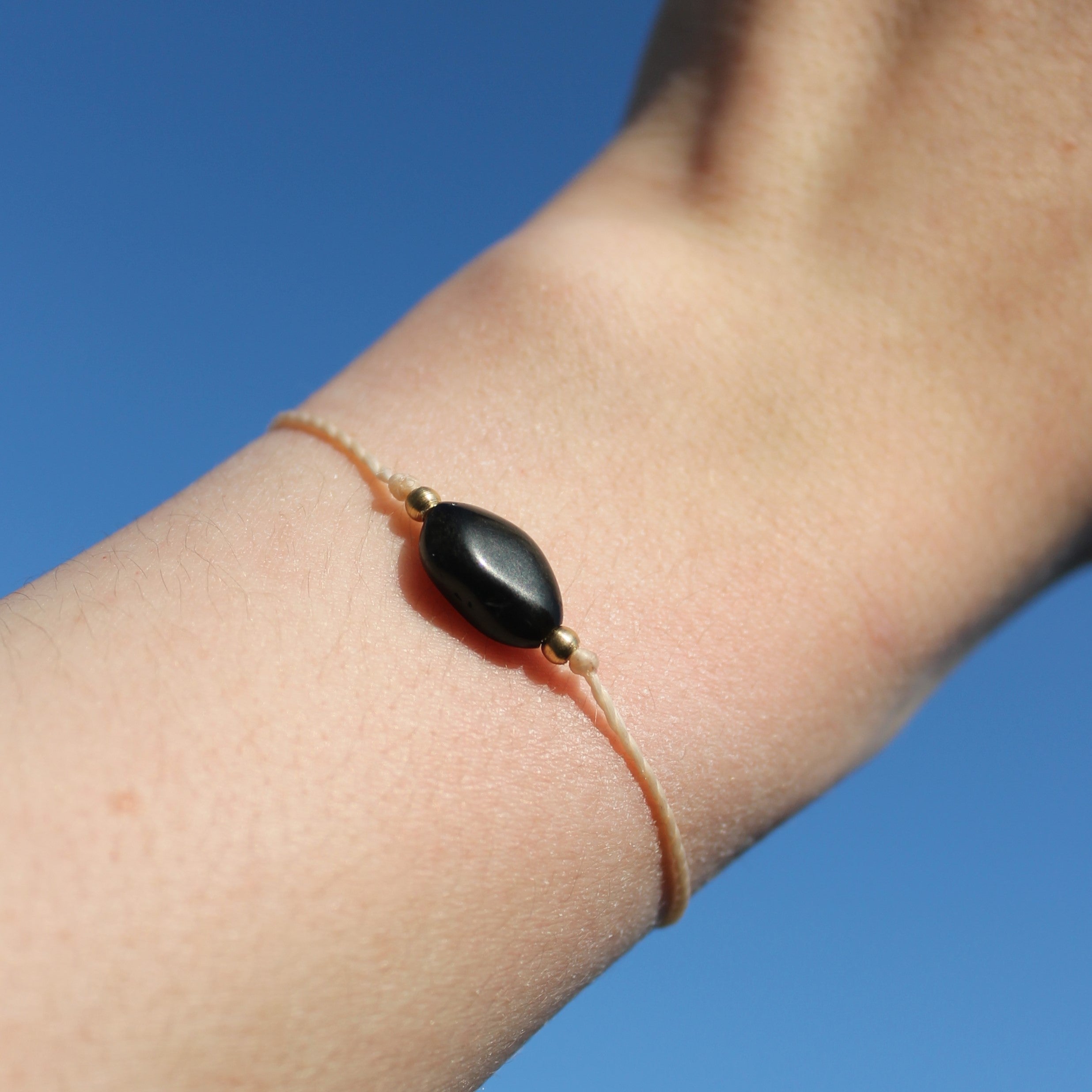 Onyx pur Edelsteinarmband Makramee goldfarben