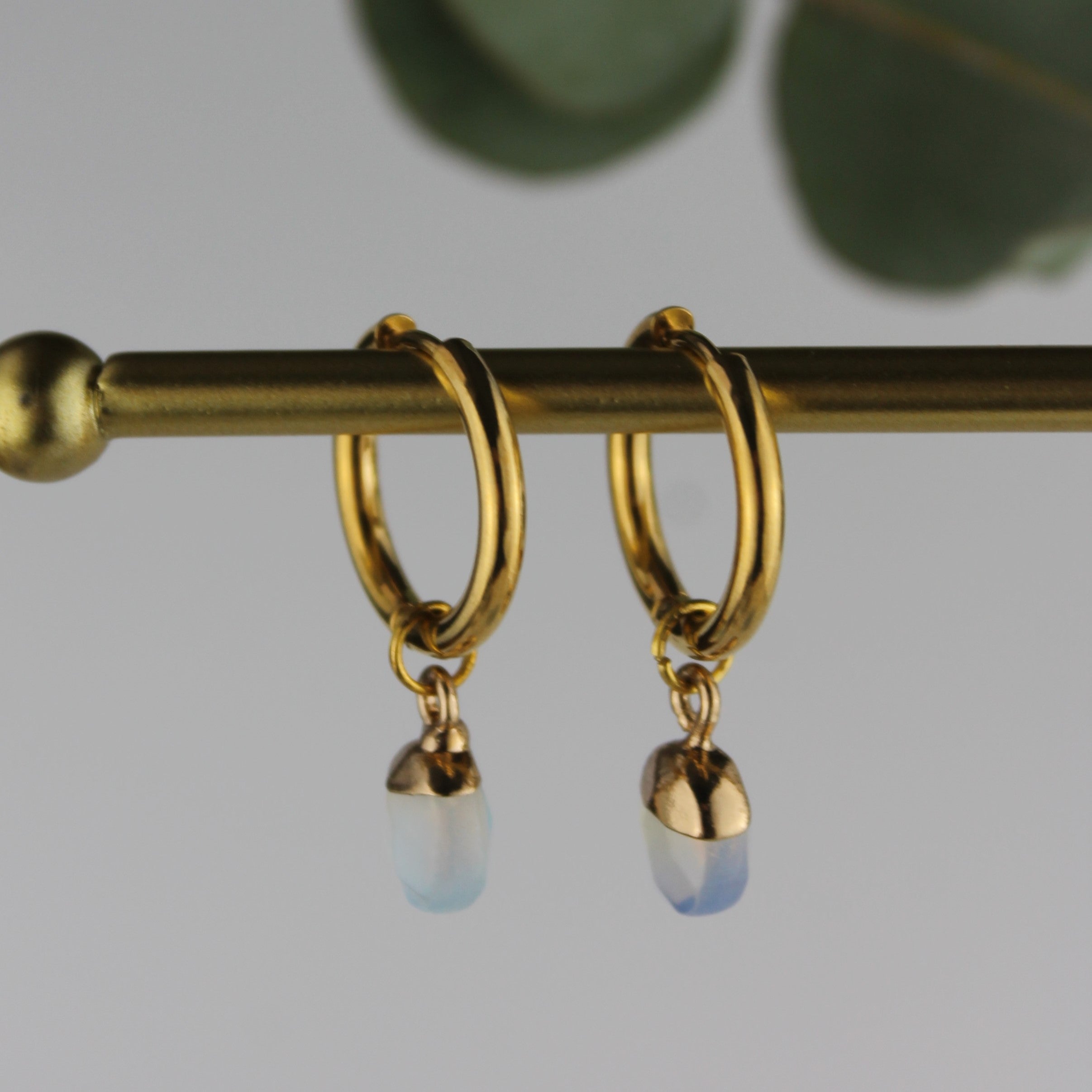 Opalit Edelsteinohrringe oval goldfarben