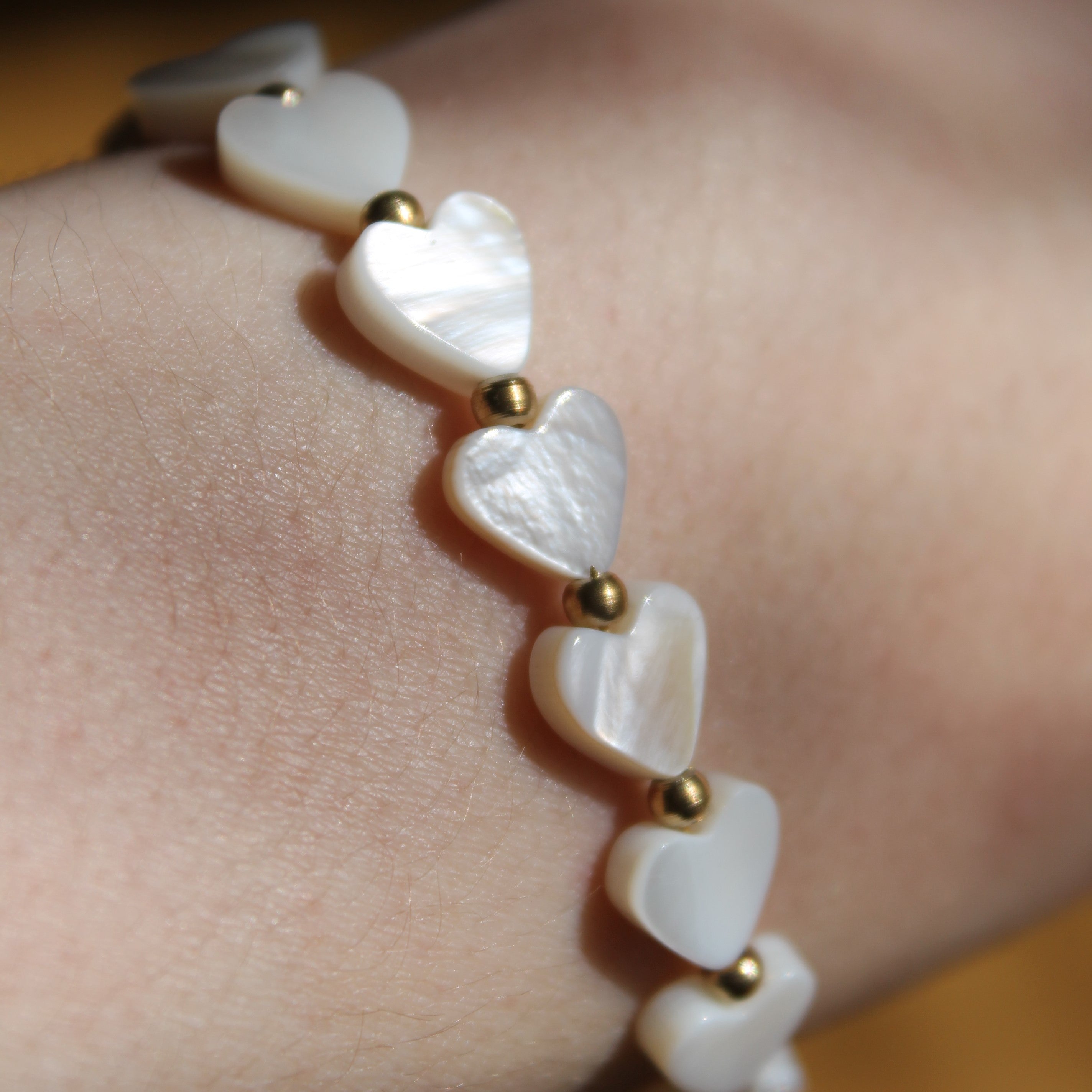 Perlmutt Herzen Armband mit Verschluss goldfarben