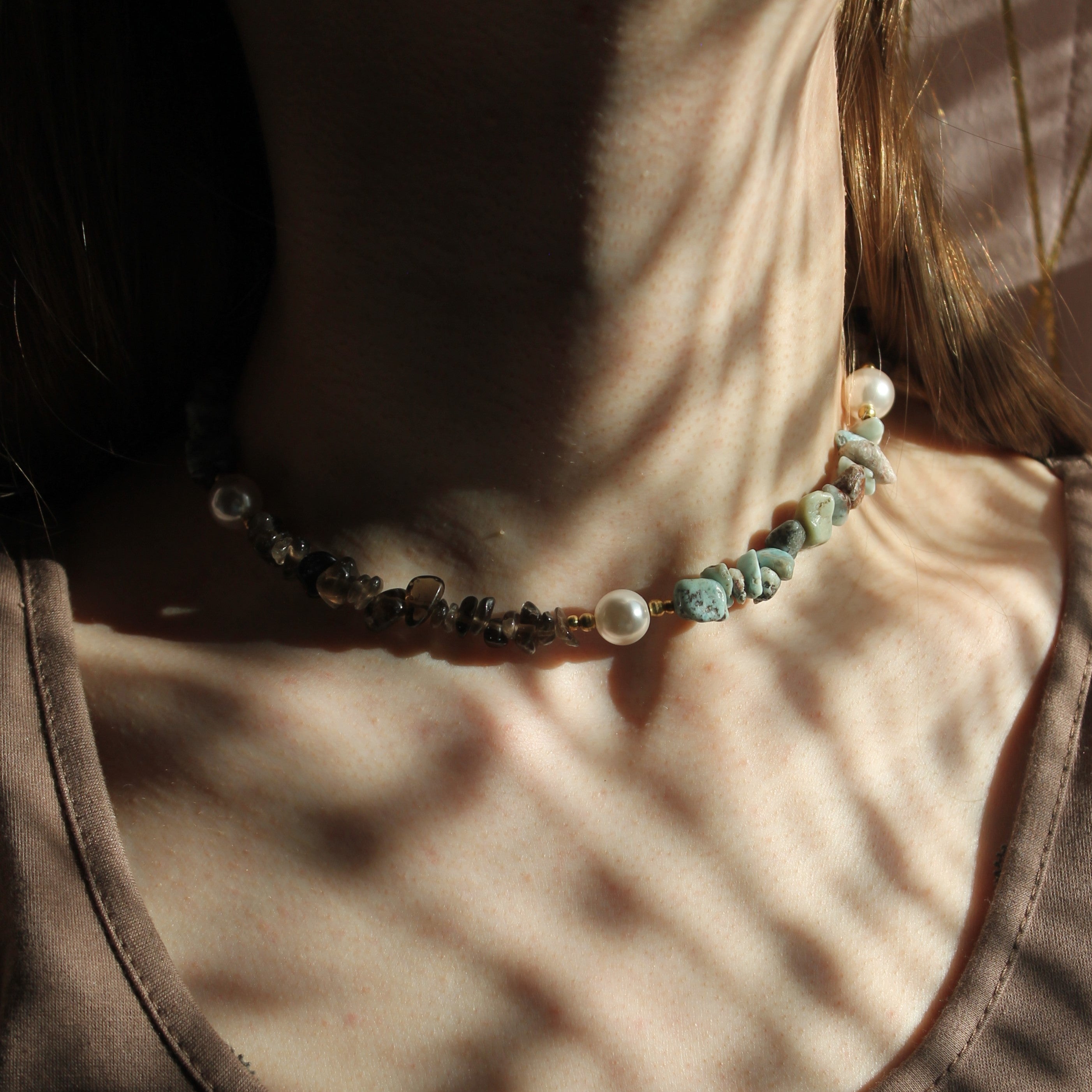 Larimar Rauchquarz mit Perlen Choker Kette goldfarben