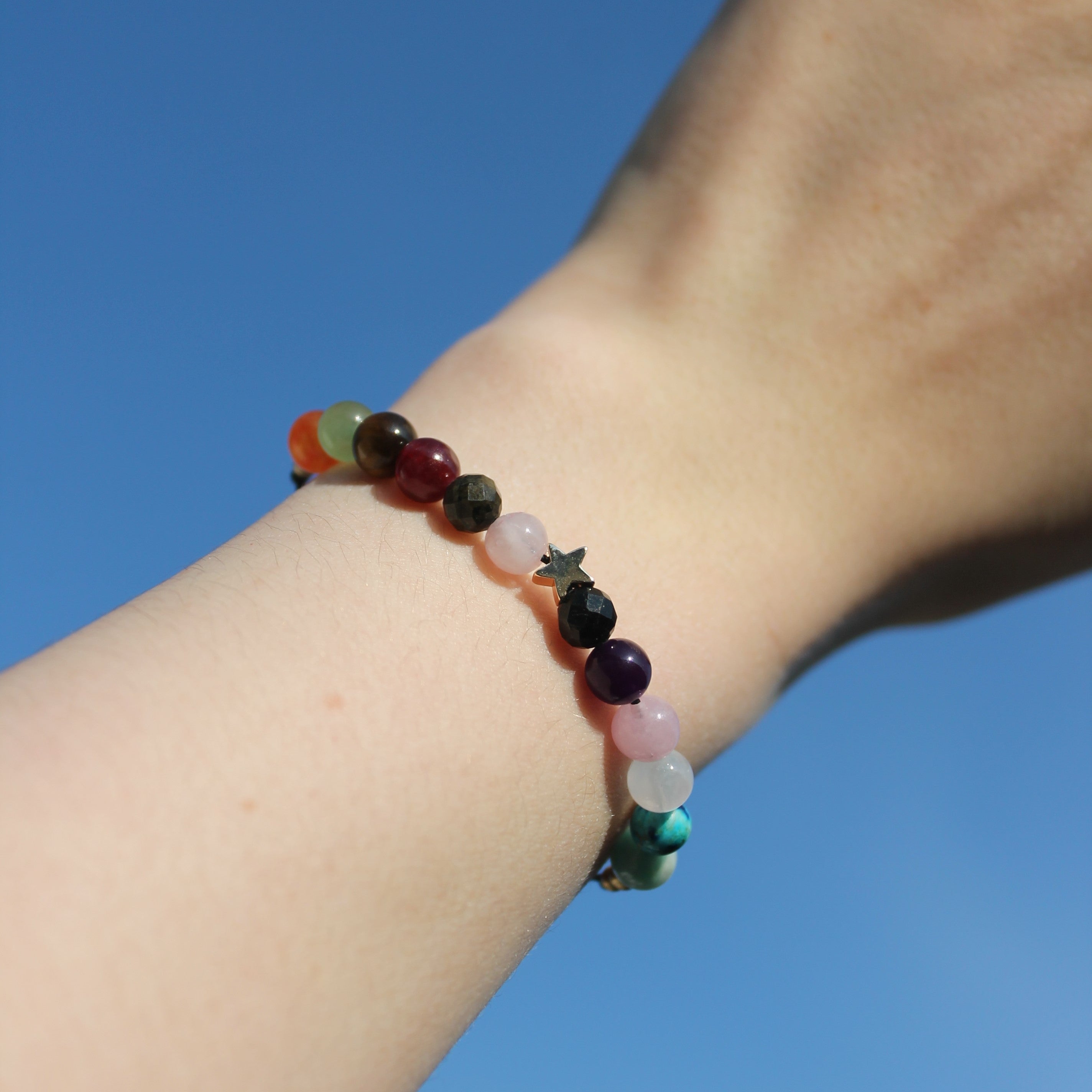 Rauhnacht Edelsteinarmband Makramee personalisiert mit Stern gold- oder silberfarben