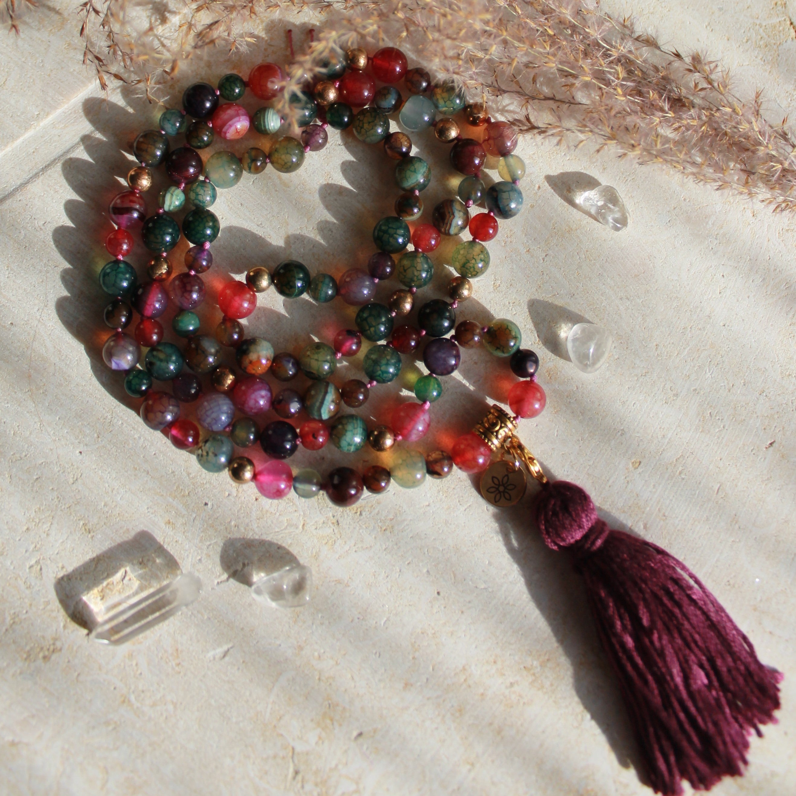 Farbenfrohe Mala mit Hämatit goldfarben