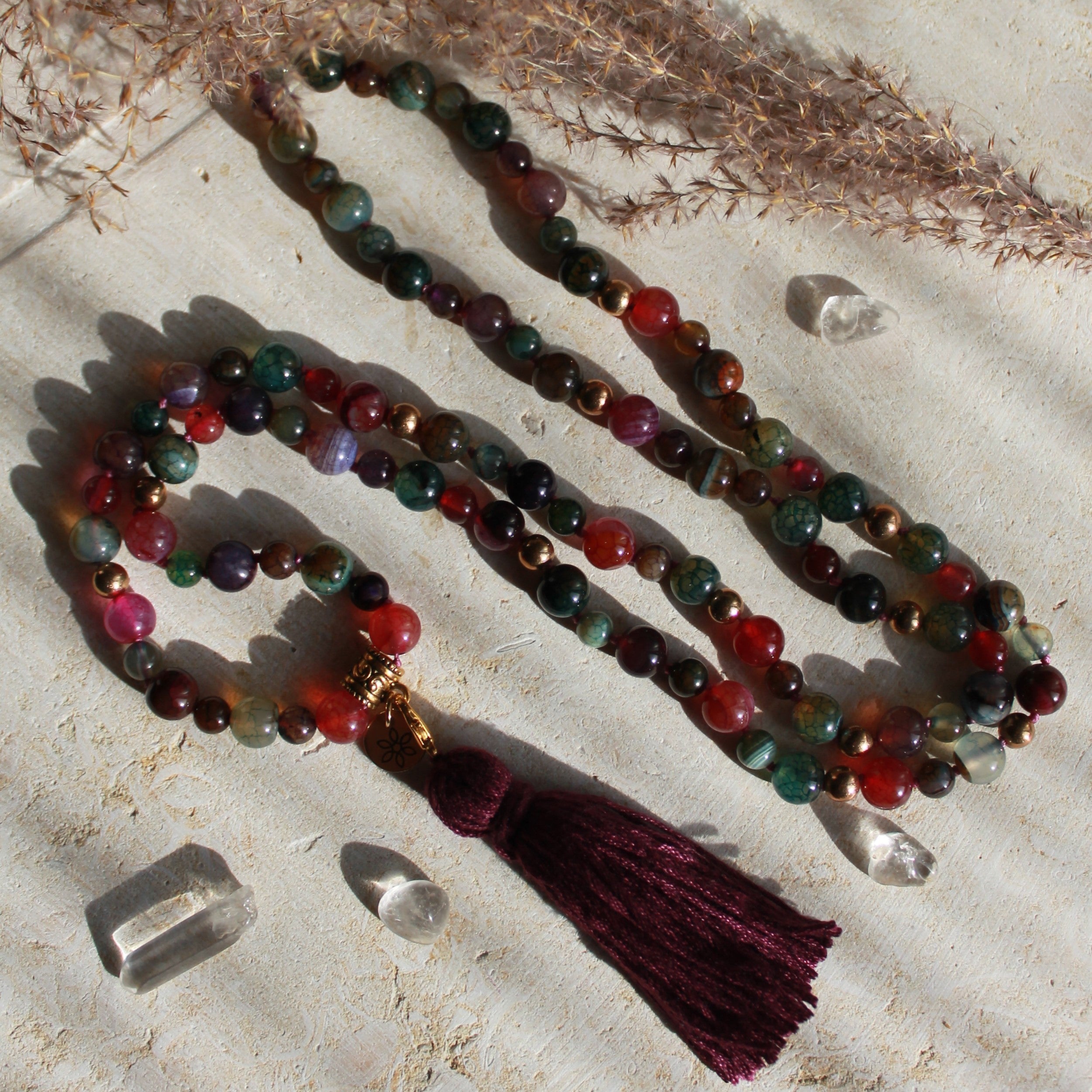 Farbenfrohe Mala mit Hämatit goldfarben