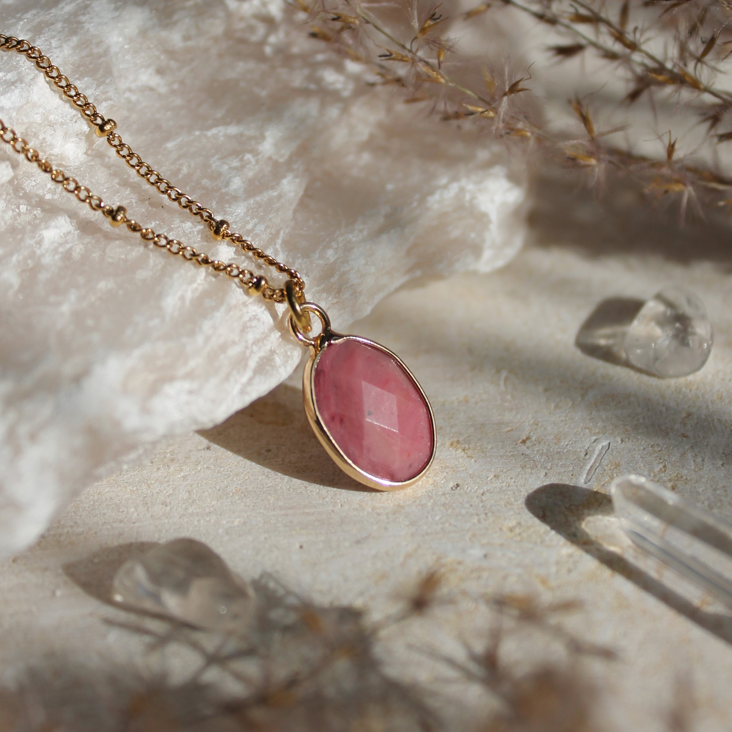 Rhodochrosit klein Edelsteinanhänger Kette goldfarben