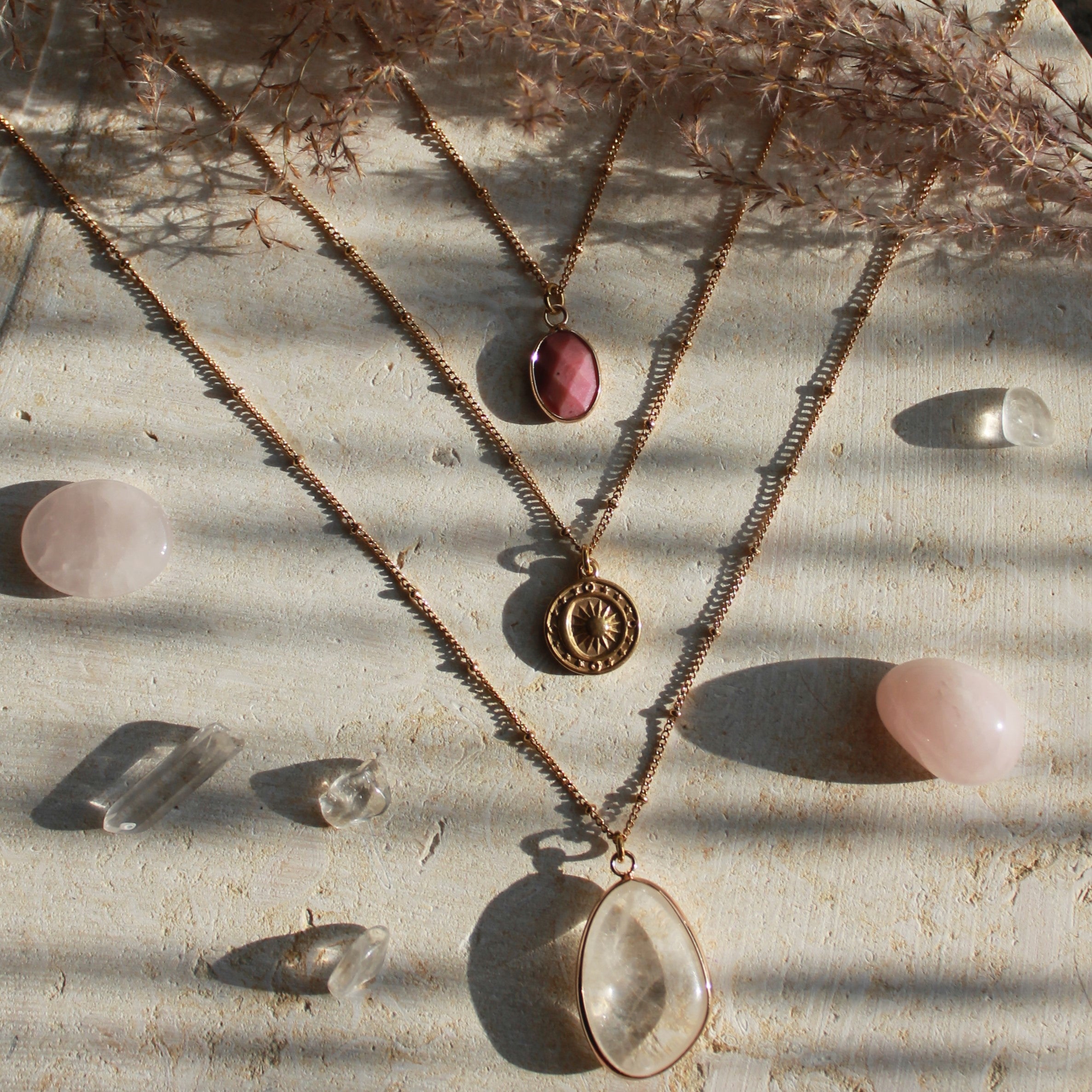 Rhodochrosit klein Edelsteinanhänger Kette goldfarben