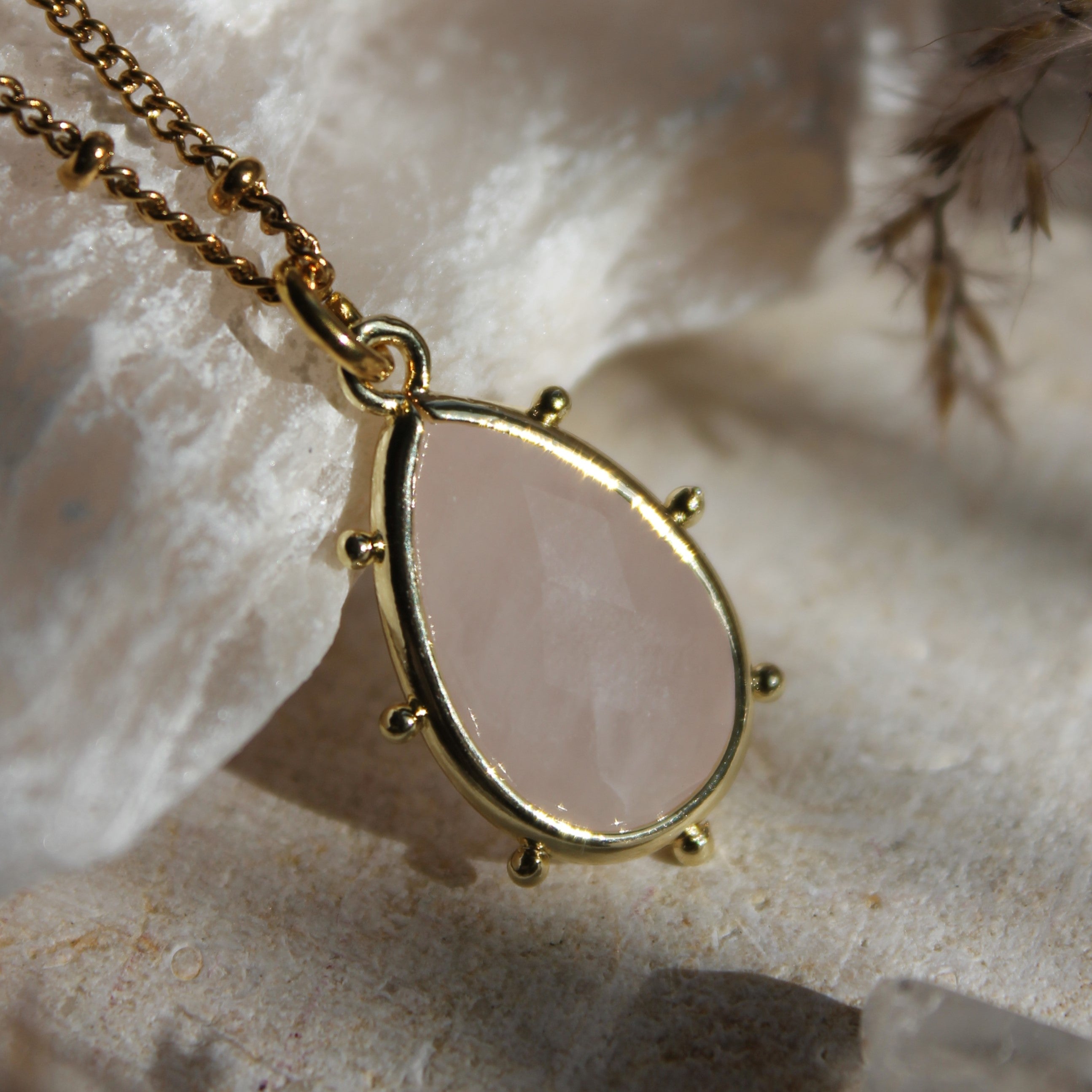 Rosenquarz Tropfen Sonne Edelsteinanhänger Kette goldfarben