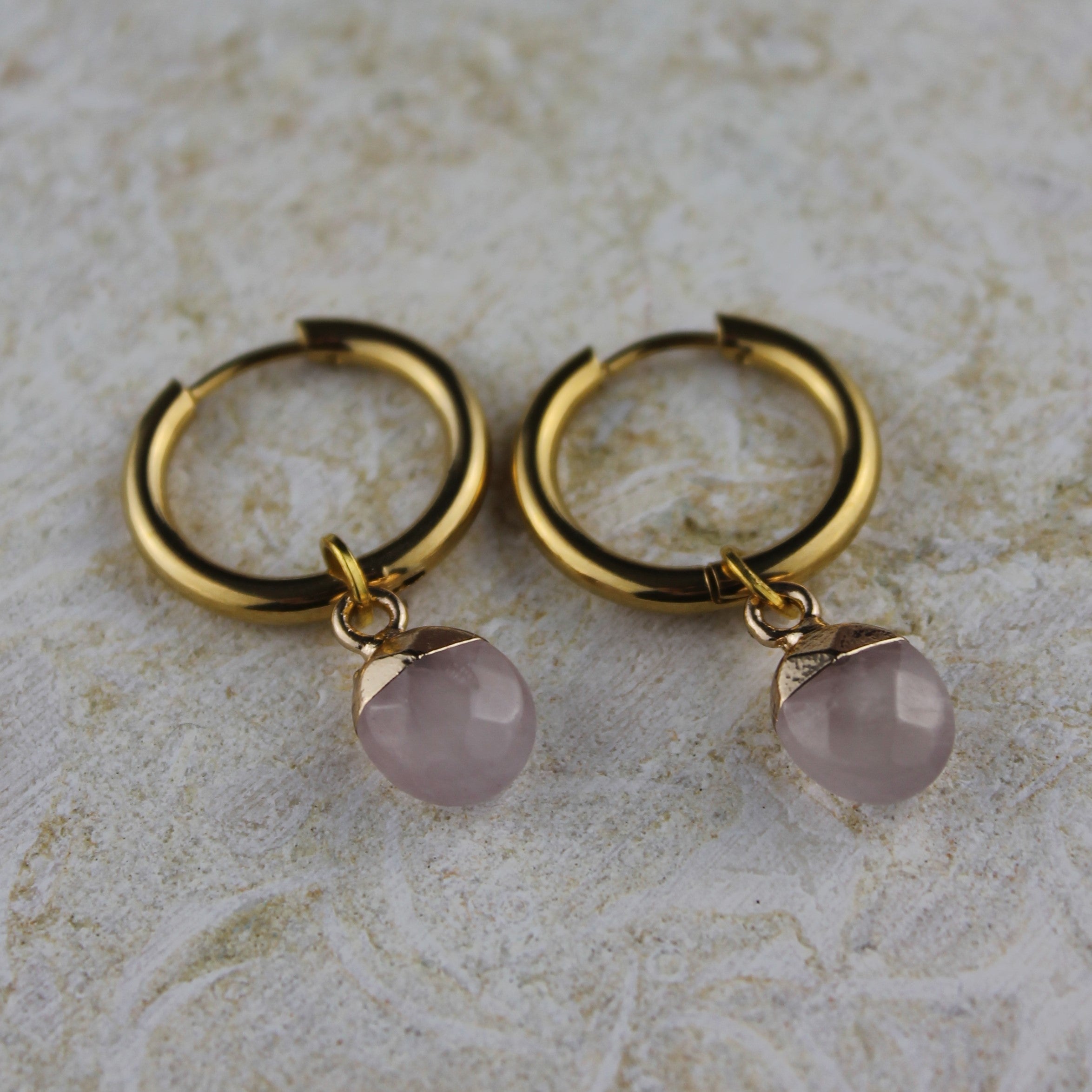 Rosenquarz Edelsteinohrringe oval goldfarben
