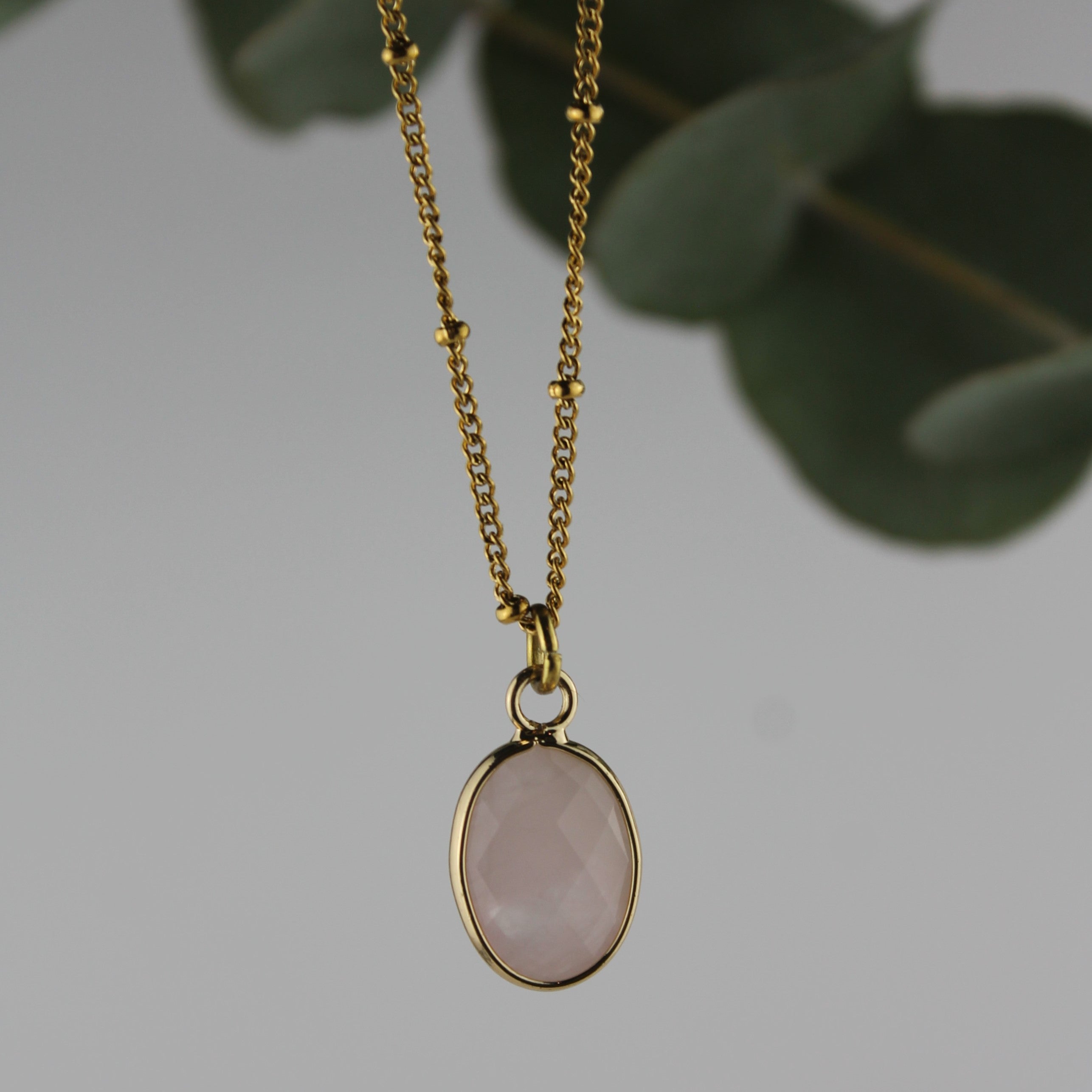 Rosenquarz klein Edelsteinanhänger Kette goldfarben