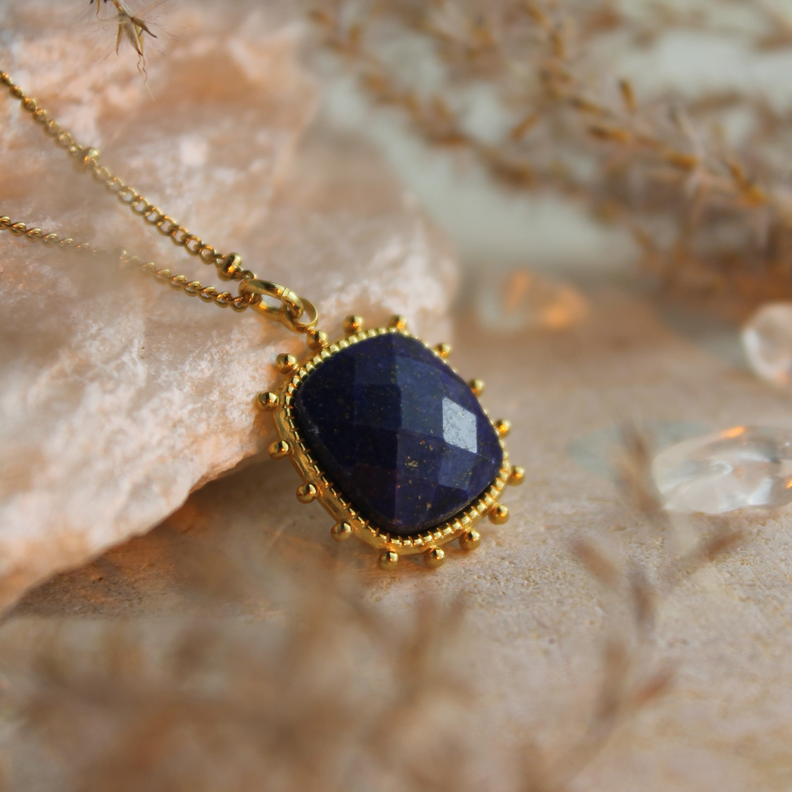 Lapislazuli SOL Edelsteinanhänger Kette goldfarben