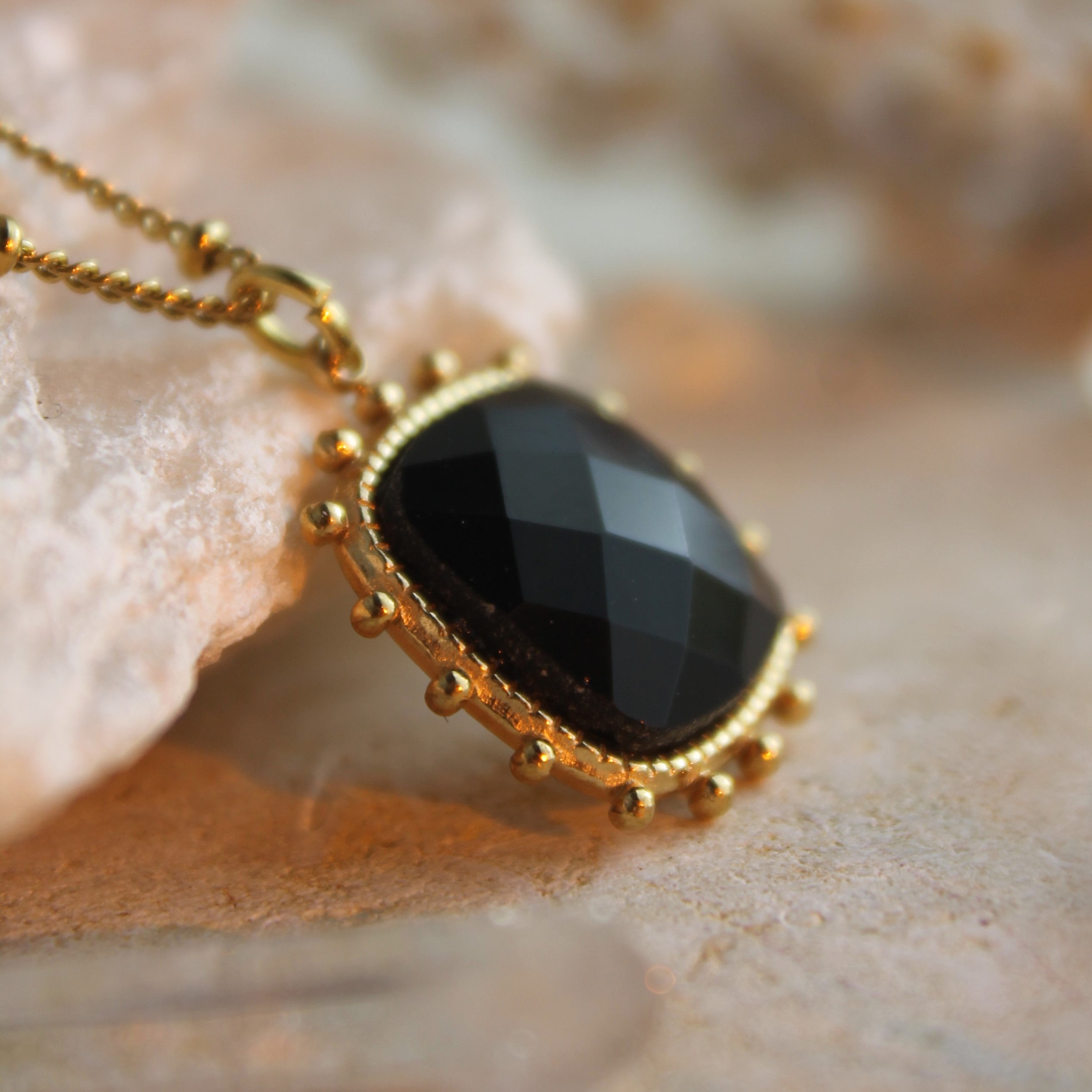 Onyx SOL Edelsteinanhänger Kette goldfarben