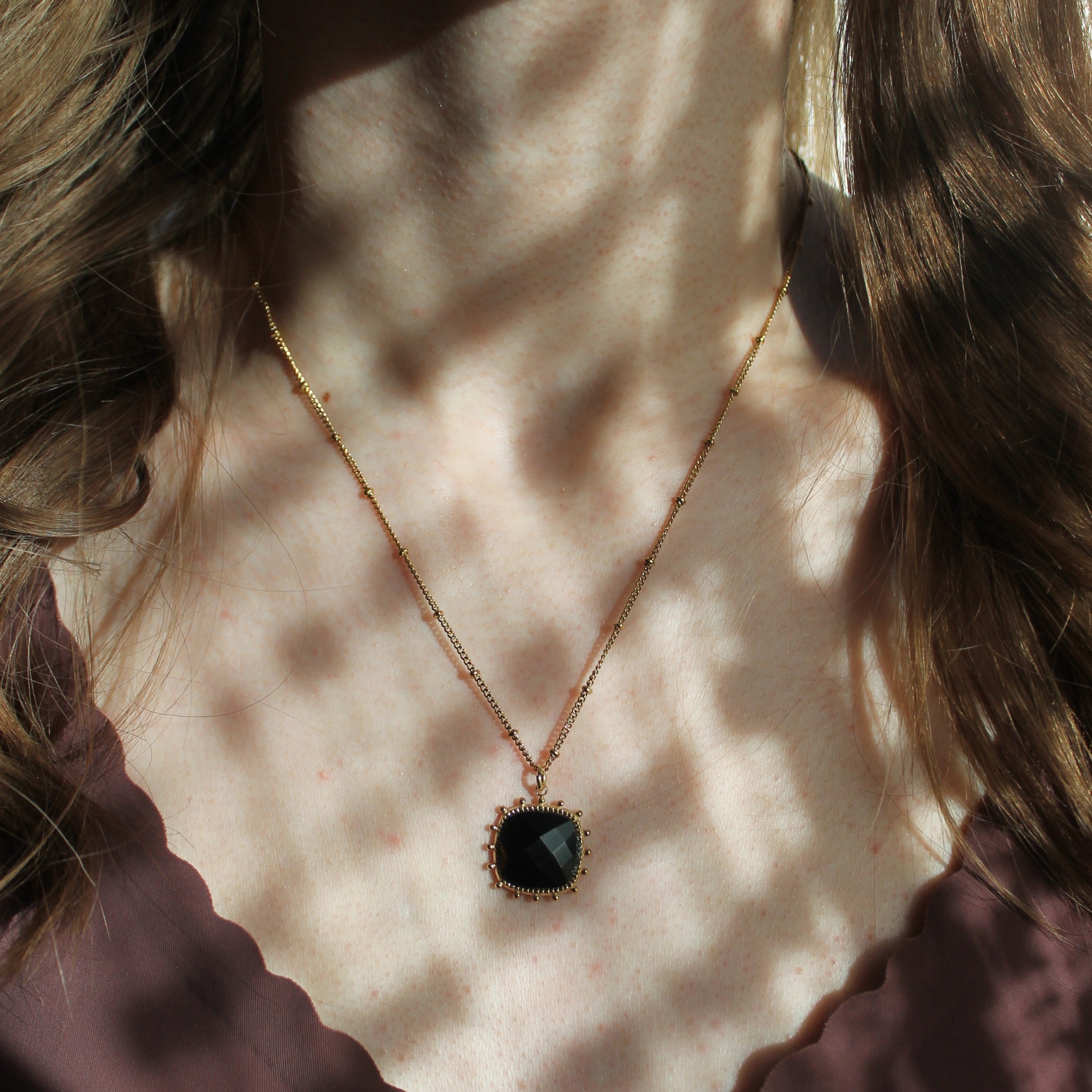 Onyx SOL Edelsteinanhänger Kette goldfarben