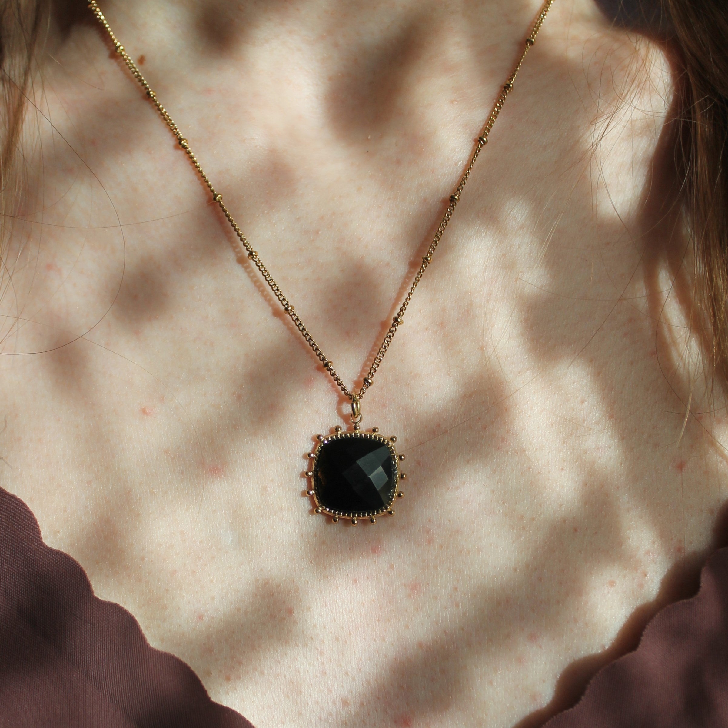 Onyx SOL Edelsteinanhänger Kette goldfarben