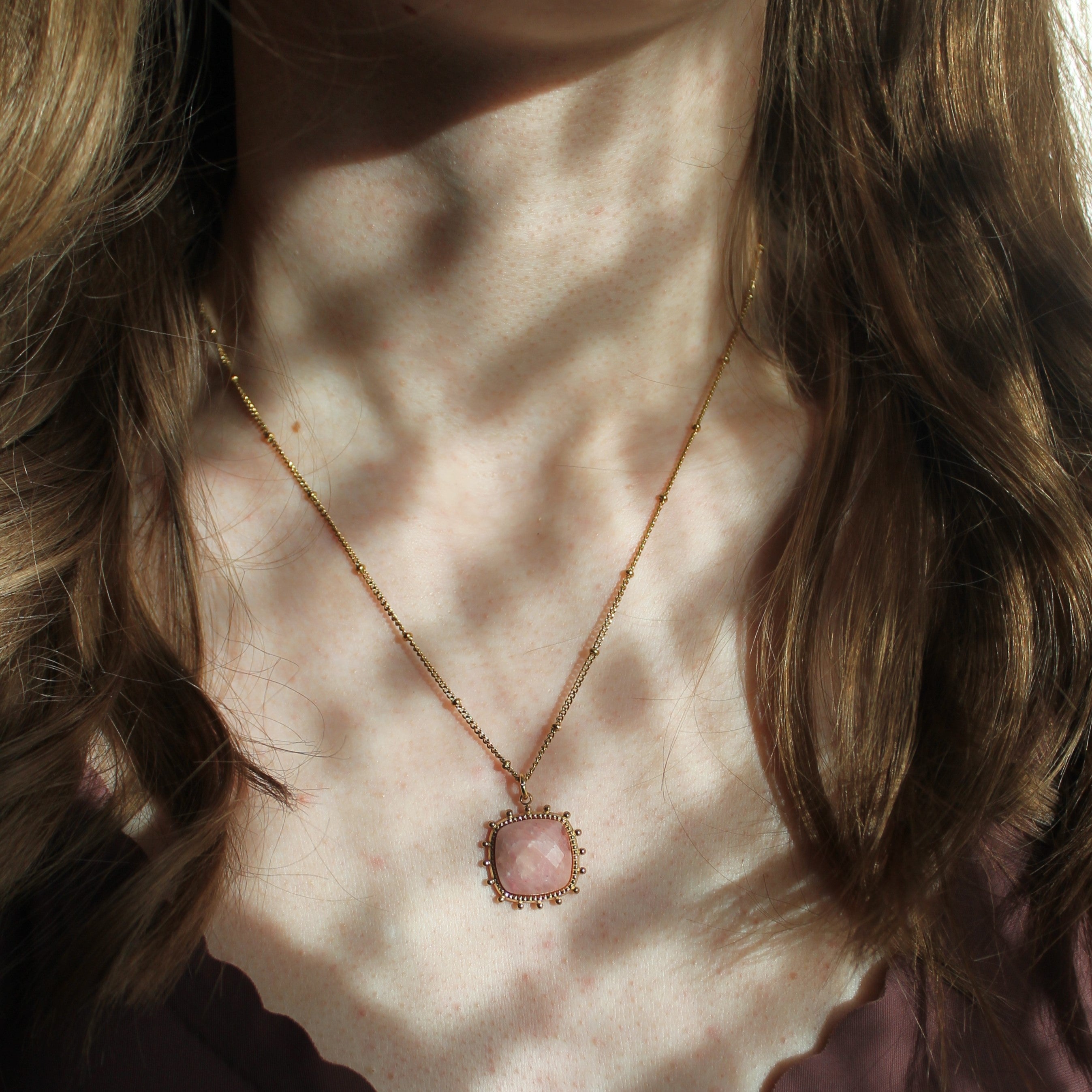 Rhodochrosit SOL Edelsteinanhänger Kette goldfarben