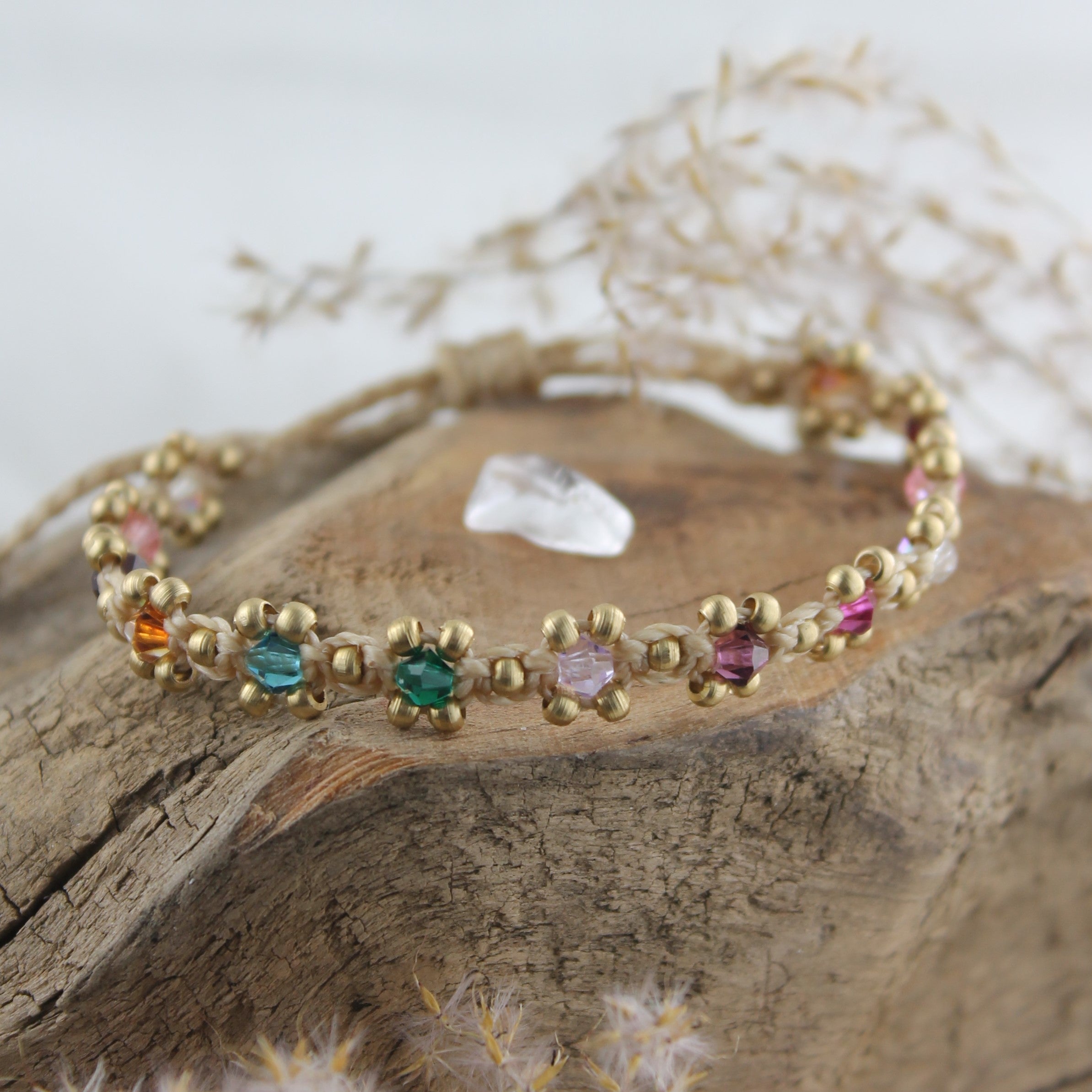 SONA IRIDA mini Armband Makramee goldfarben