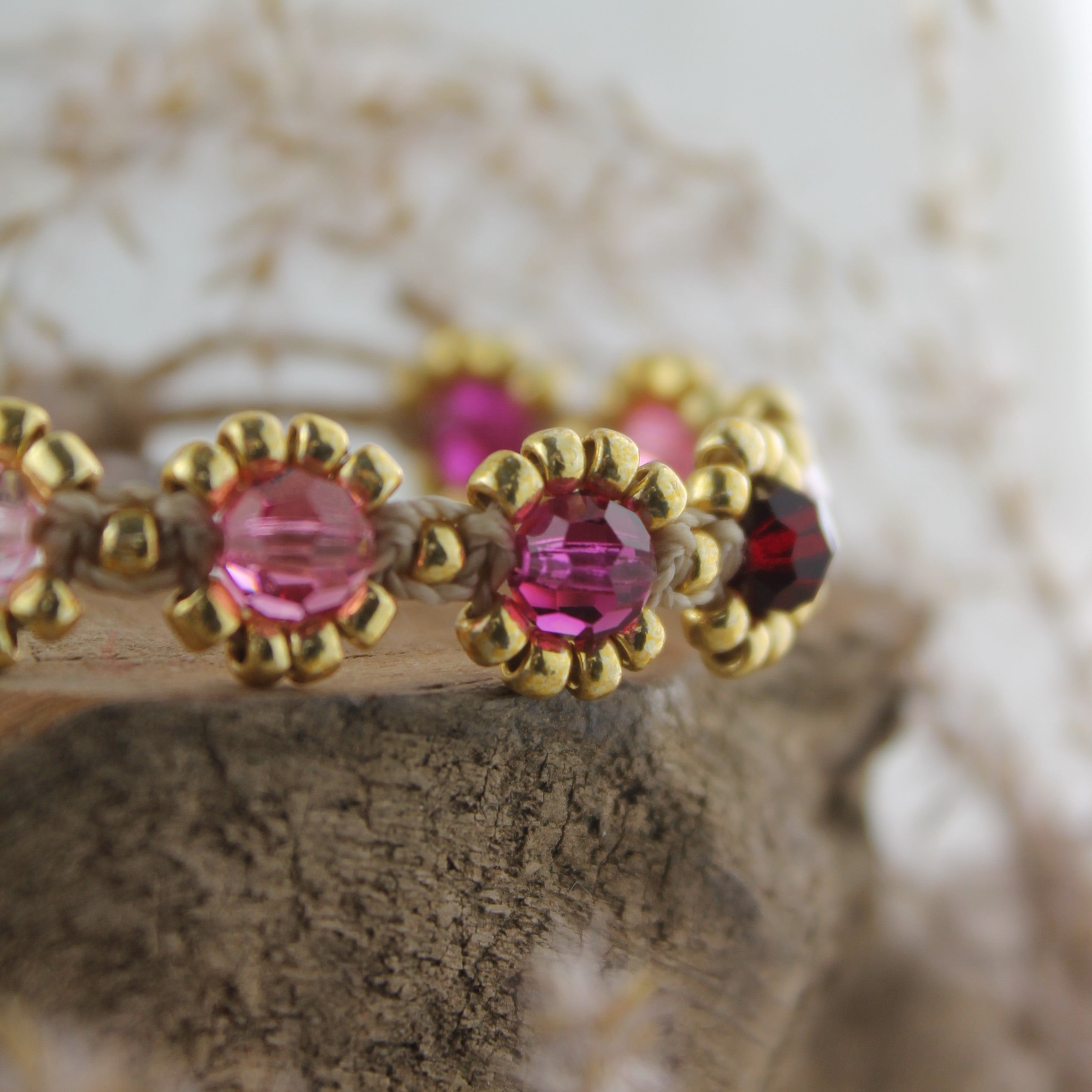 SONA FUCHSIA Armband Makramee goldfarben
