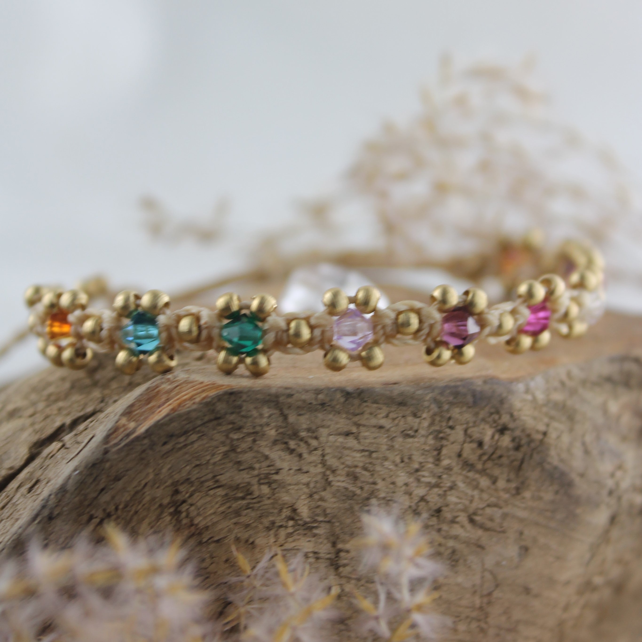 SONA IRIDA mini Armband Makramee goldfarben