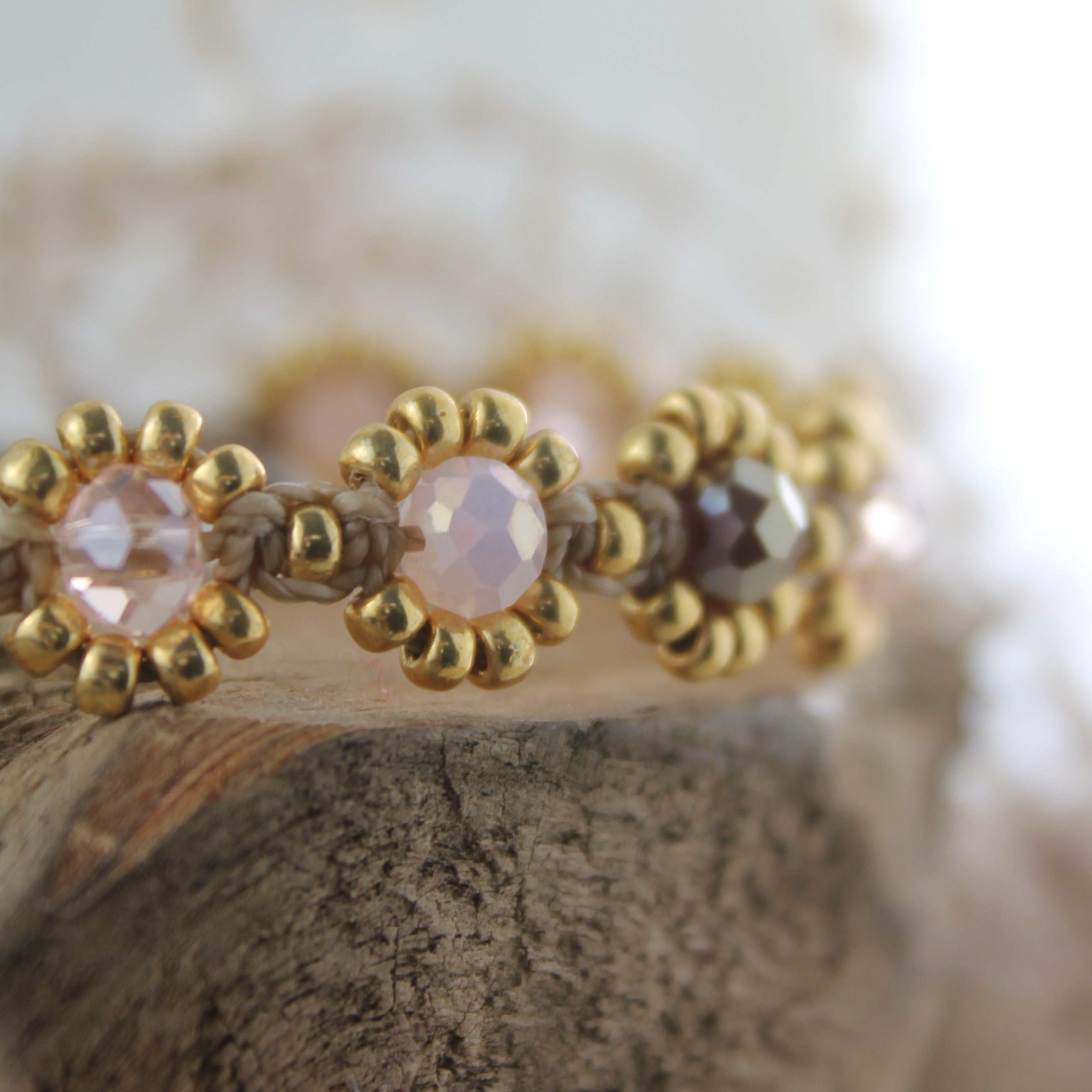 SONA ROSÉ Armband Makramee goldfarben