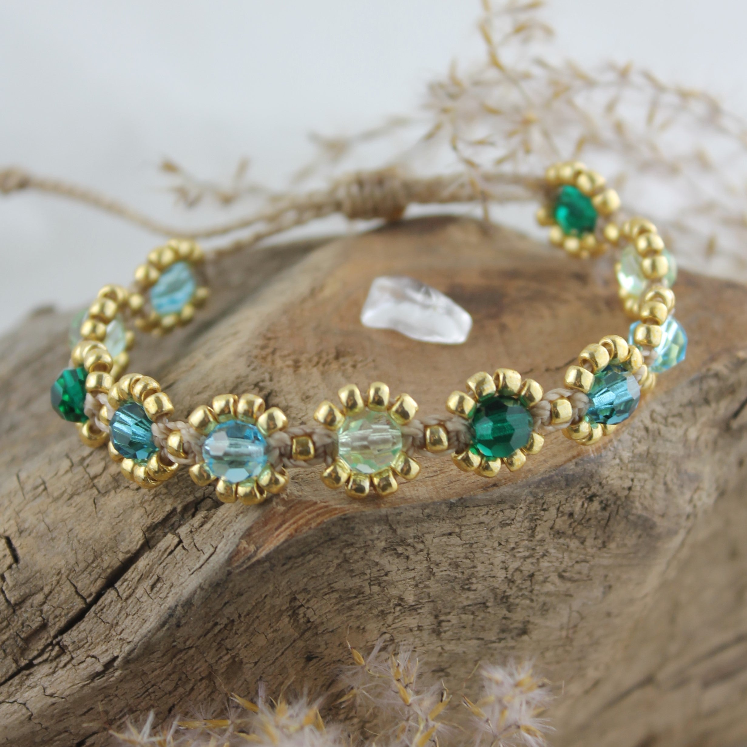 SONA SMARAGD Armband Makramee goldfarben