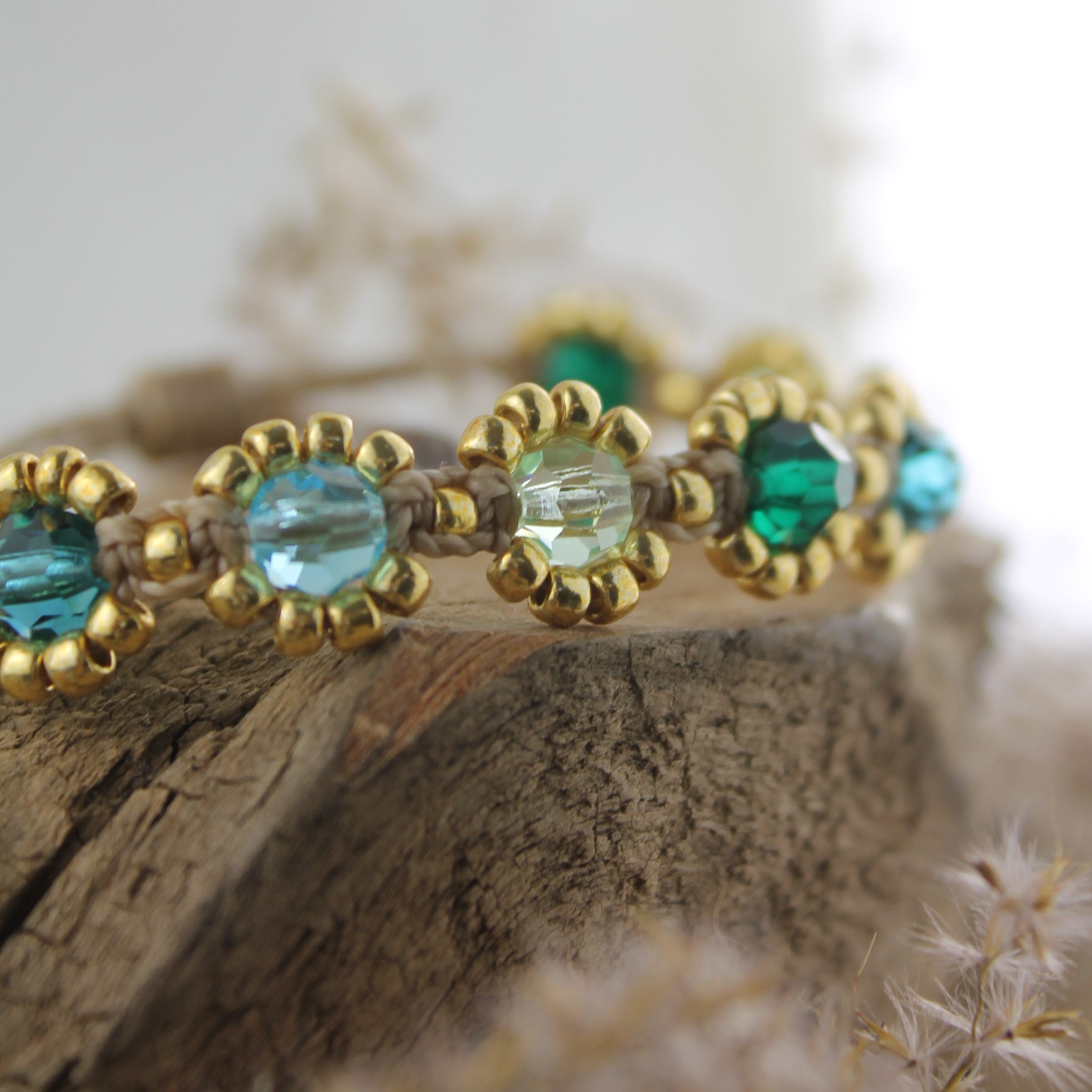 SONA SMARAGD Armband Makramee goldfarben